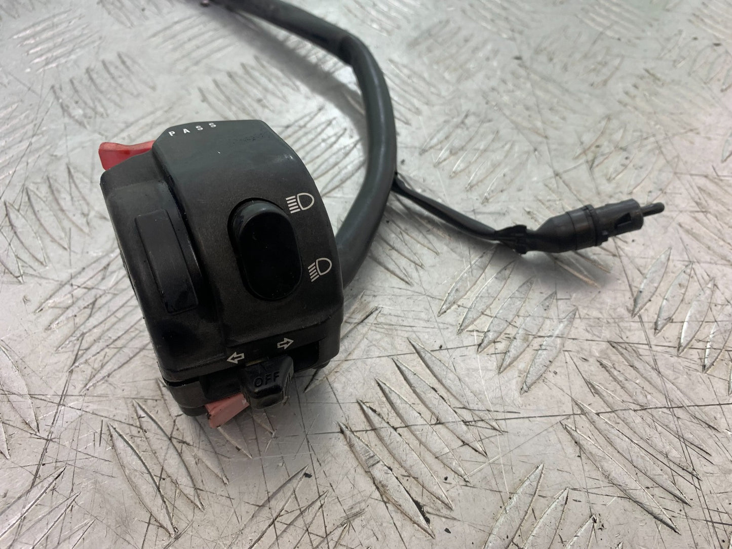 TRIUMPH 1050 SPRINT GT LEFT SWITCH GEAR  YEAR 2010-2016 (CMB1250)