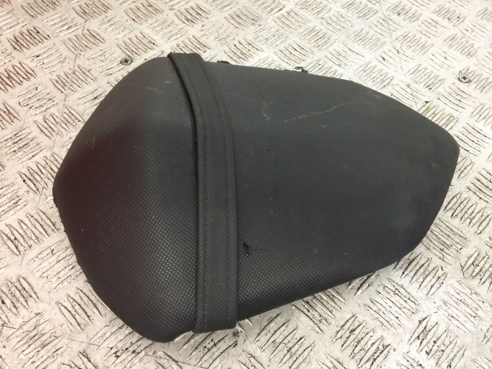 KAWASAKI Z1000 REAR SEAT YEAR 2007-2009 (STOCK 763)