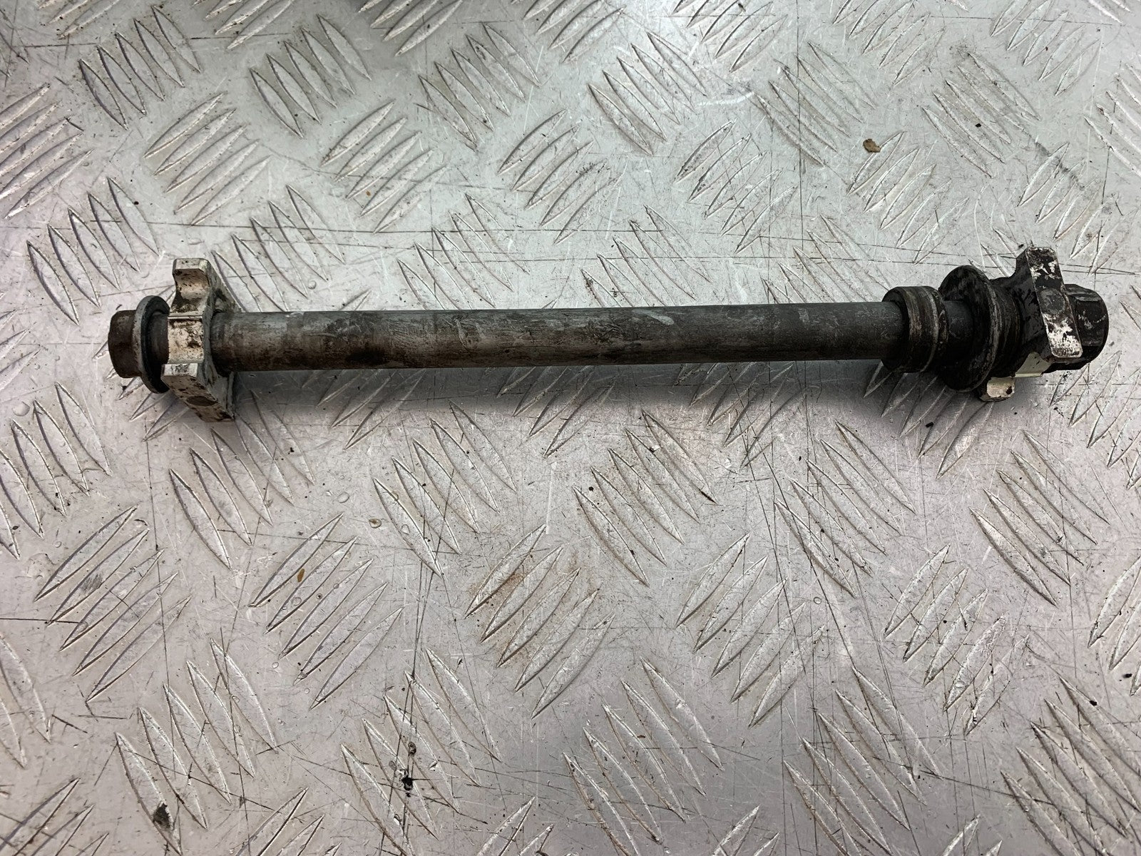 HONDA CB650F CB 650 FA-E REAR WHEEL SPINDLE  YEAR 2014-2017 (CMB1226)