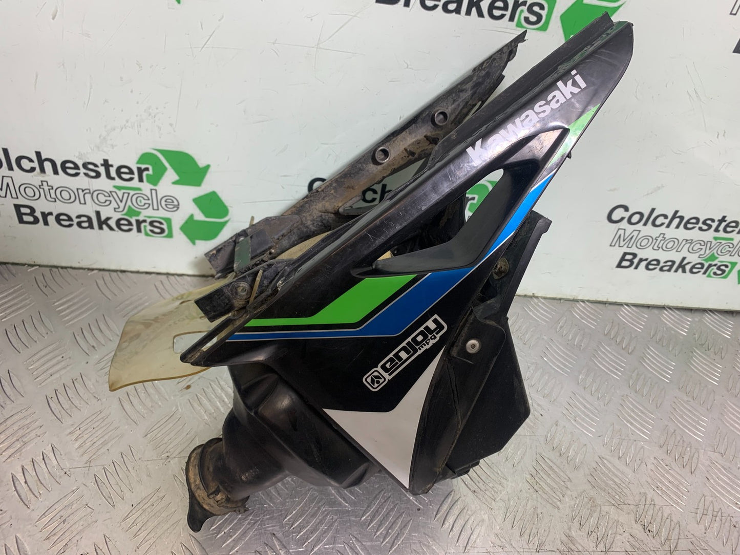 KAWASAKI KXF450 KXF 450 AIRBOX YEAR 2013 CMB1217)
