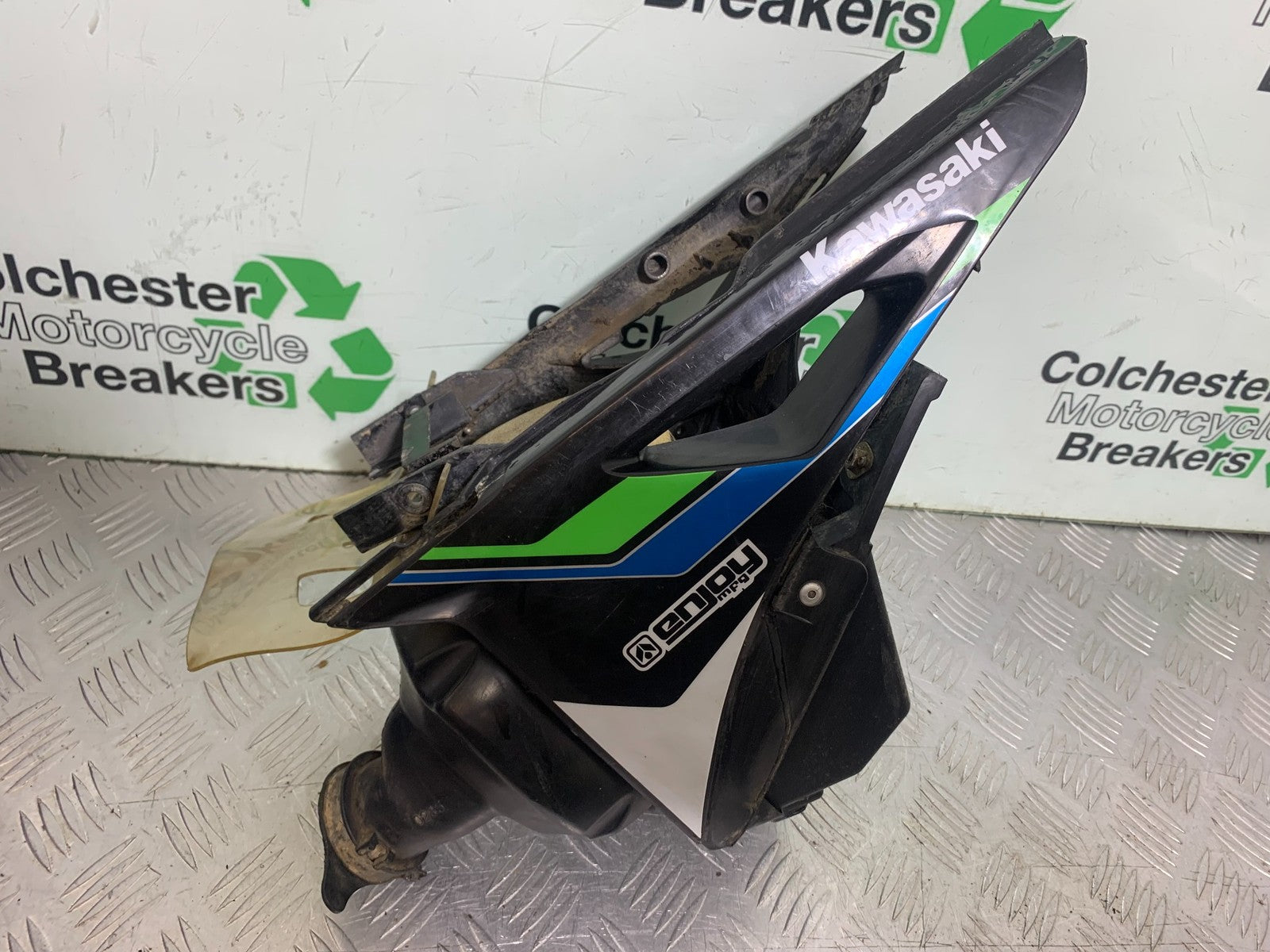 KAWASAKI KXF450 KXF 450 AIRBOX YEAR 2013 CMB1217)