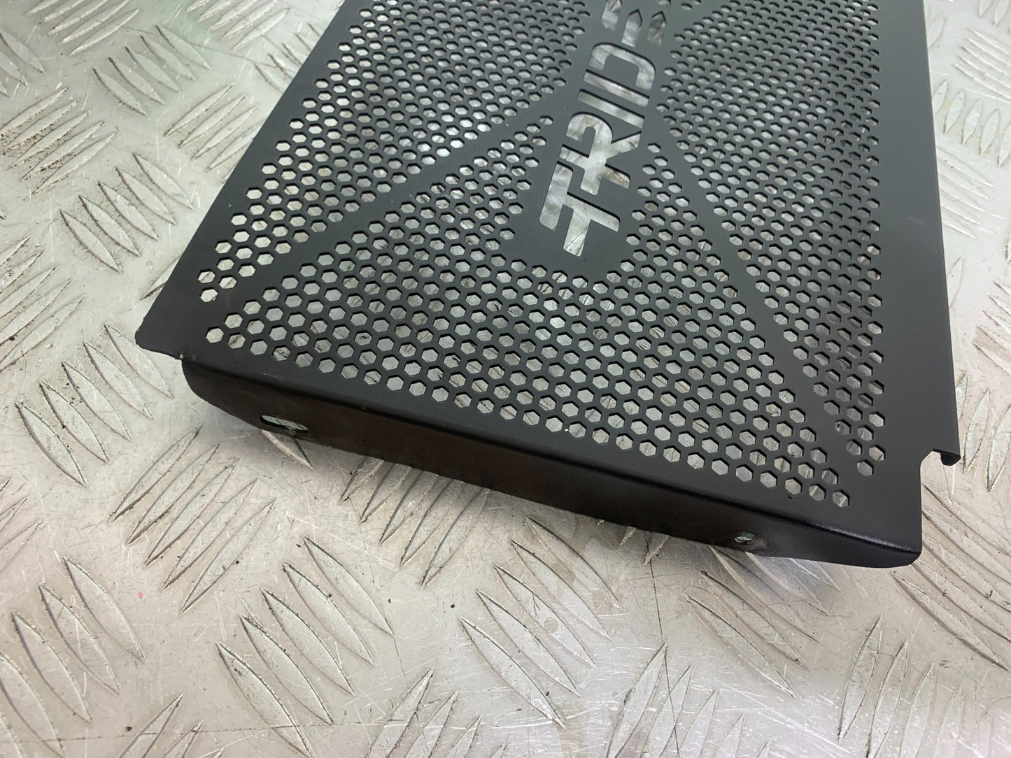 TRIUMPH TRIDENT 660 RADIATOR GRILL  YEAR 2021-2024 (CMB1148)