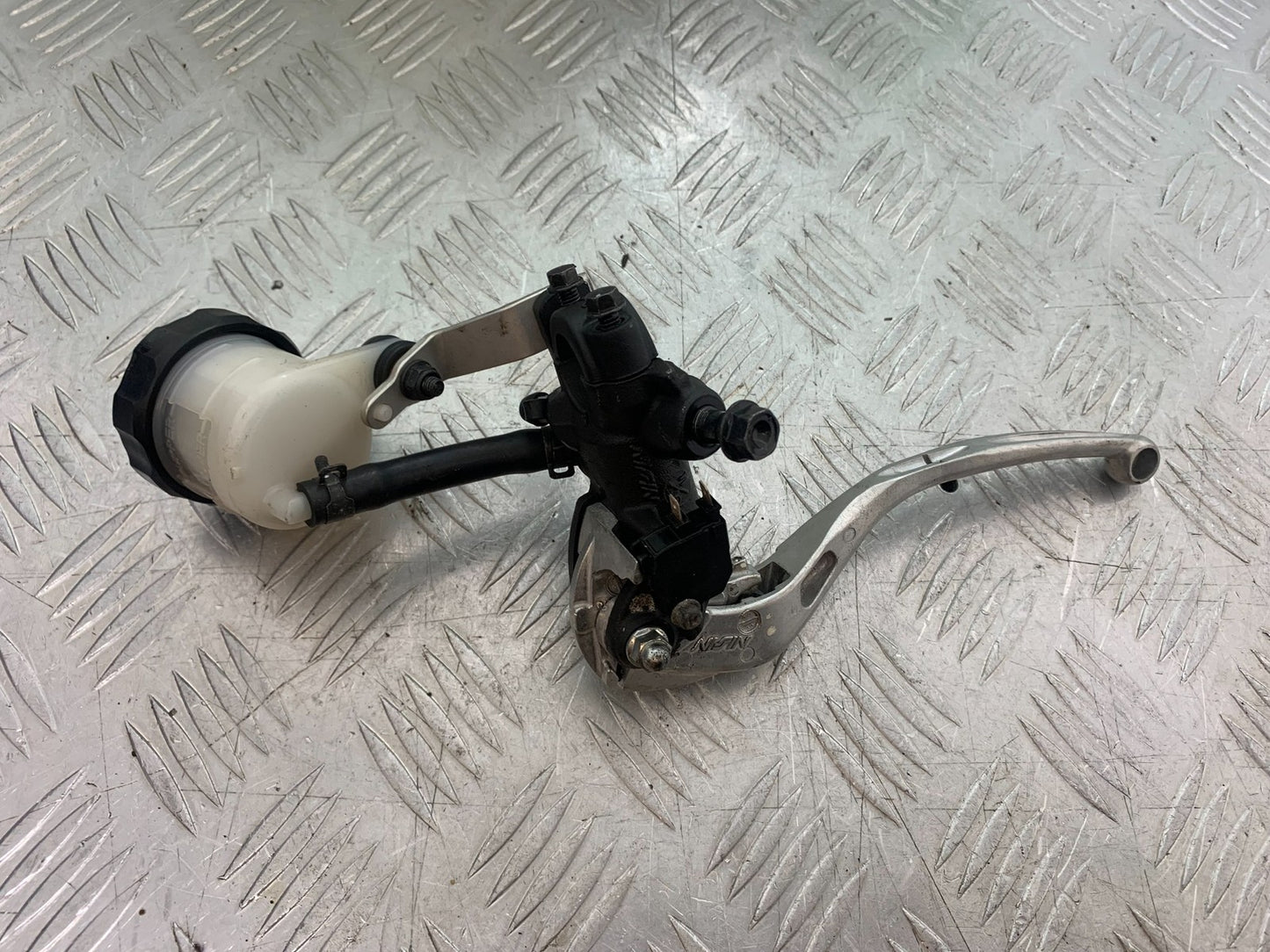 HONDA CBR1000 rr FIREBLADE FRONT MASTER CYLINDER    2012-2016 (CMB1280)