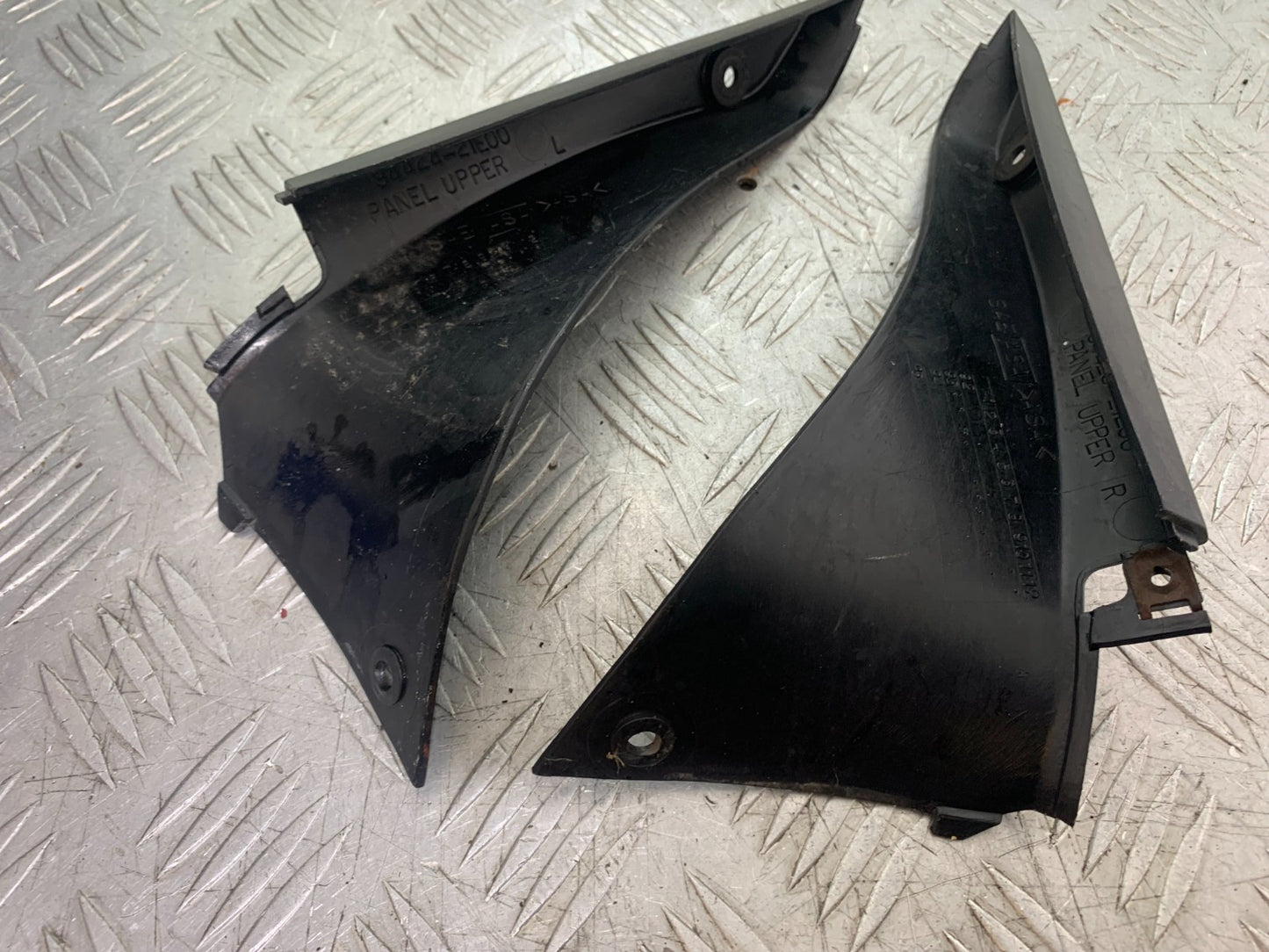 SUZUKI RF900 RF 900 LEFT AND RIGHT TOP INFILLS  YEAR 1994-1999 CMB1326