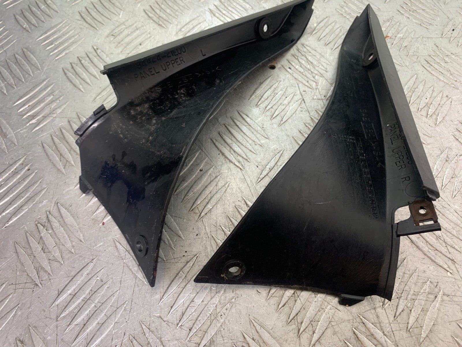 SUZUKI RF900 RF 900 LEFT AND RIGHT TOP INFILLS  YEAR 1994-1999 CMB1326