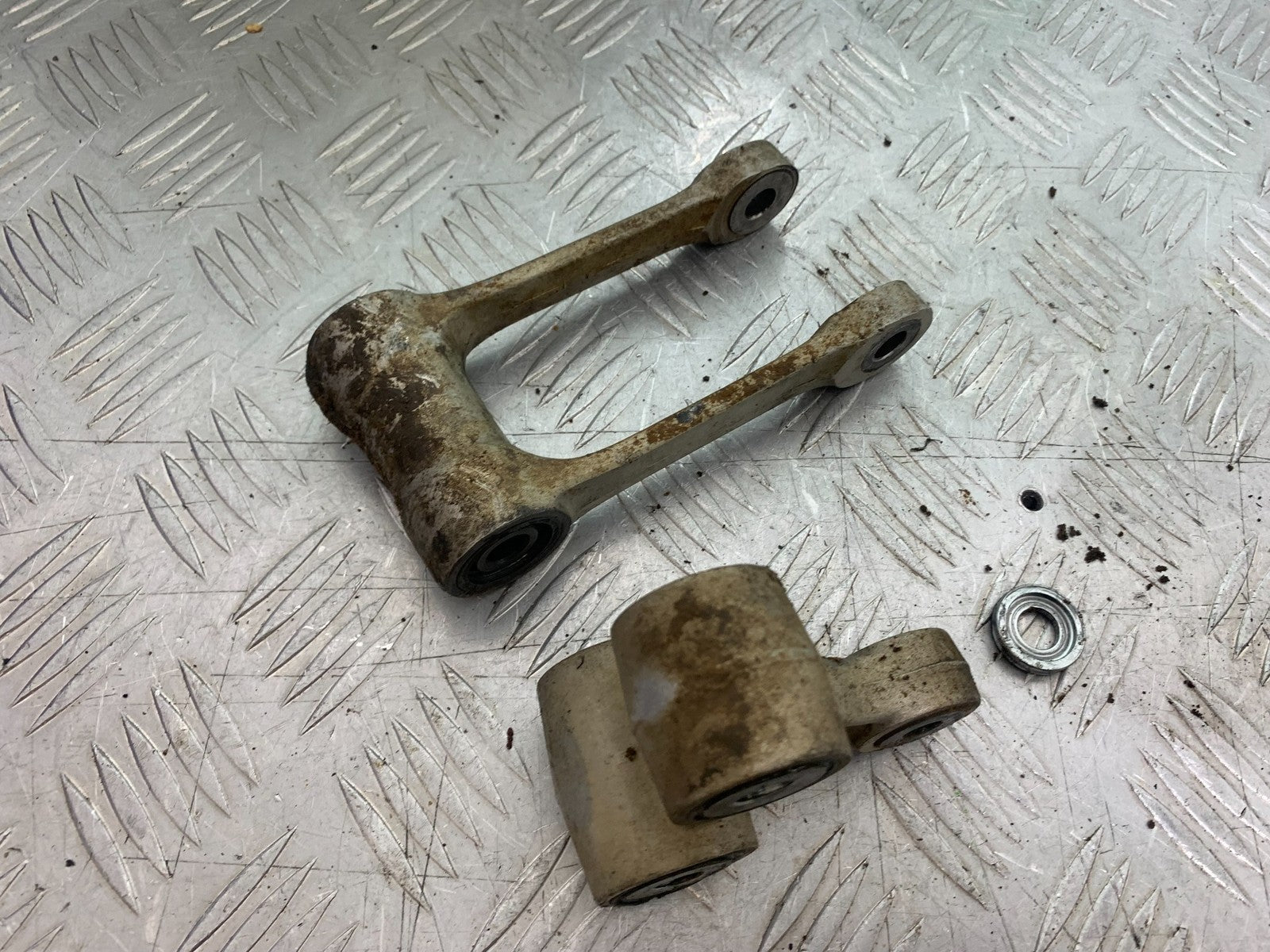 KAWASAKI KXF450 KXF 450 REAR SHOCK LINKAGE  YEAR 2013 CMB1217)