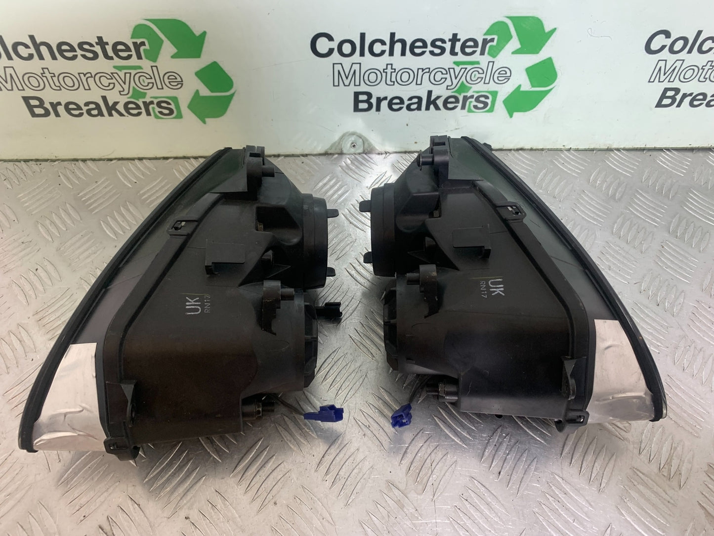 YAMAHA YZF R1 HEADLIGHTS  YEAR 2004-2006 (CMB1155)