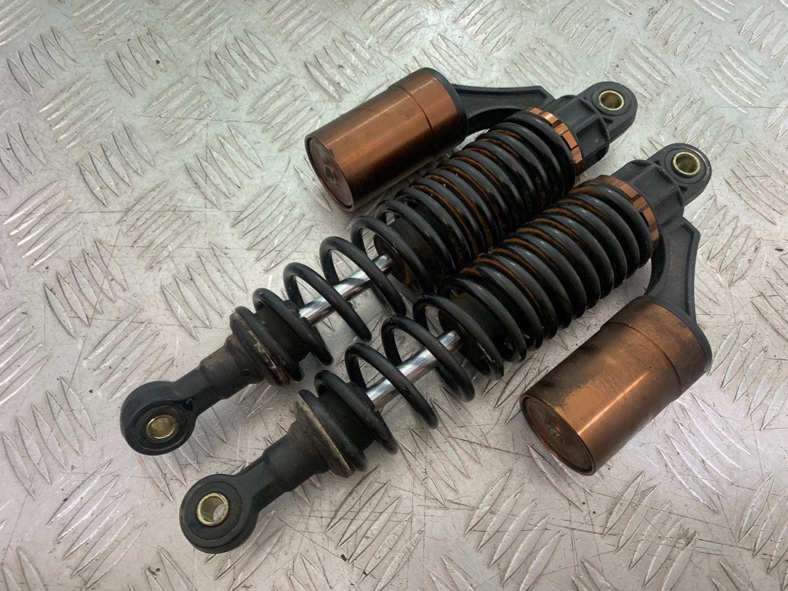 SINNIS HOODLUM 125 REAR SHOCKS  YEAR 2021-2025 (CMB1196)