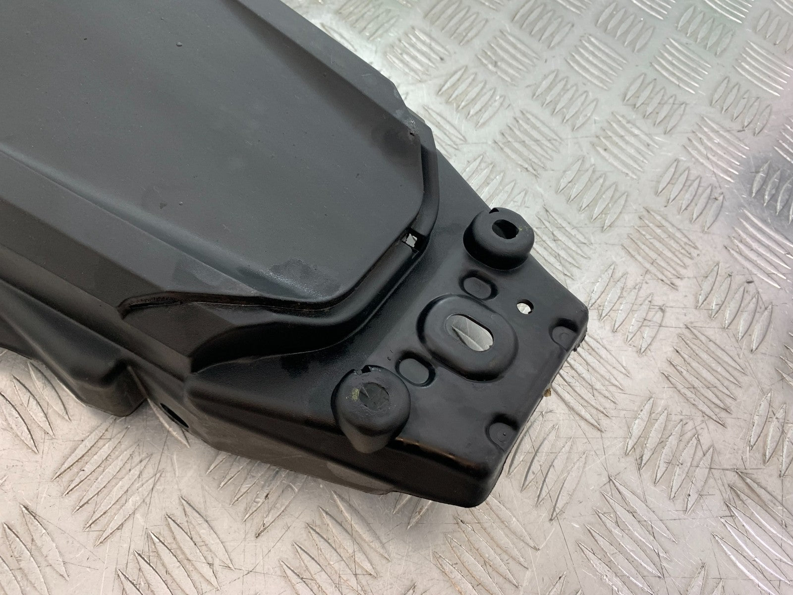 KTM DUKE 125 UNDERTRAY YEAR 2017-2022 (CMB1274)