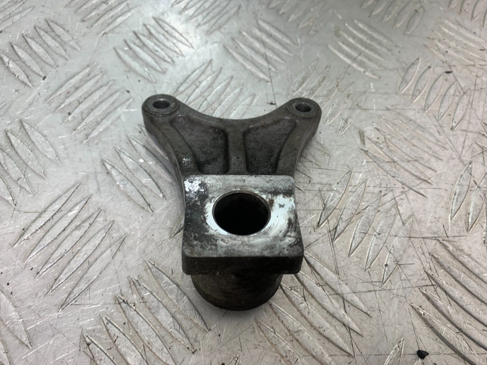 SUZUKI GSF600 GSF 600 BANDIT REAR CALIPER BRACKET 2000-2004 (CMB1269)