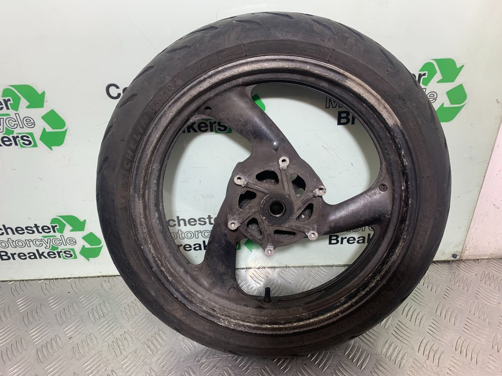 YAMAHA YZF1000 THUNDERACE FRONT WHEEL (GOOD TYRE) YEAR 1997-2000 (CMB1204)