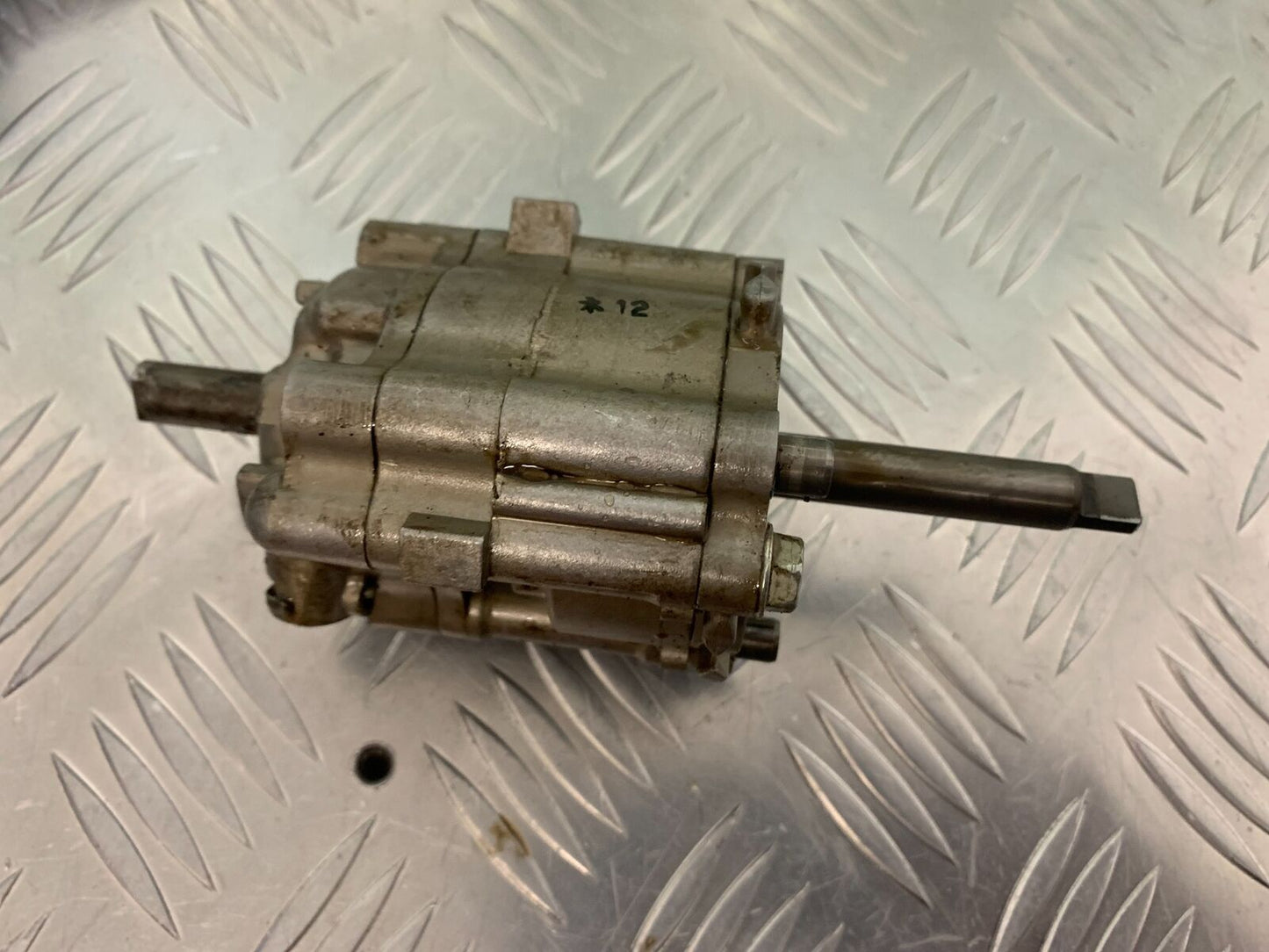HONDA CBR1100 BLACKBIRD OIL PUMP   YEAR 1999-05 (STOCK 961)