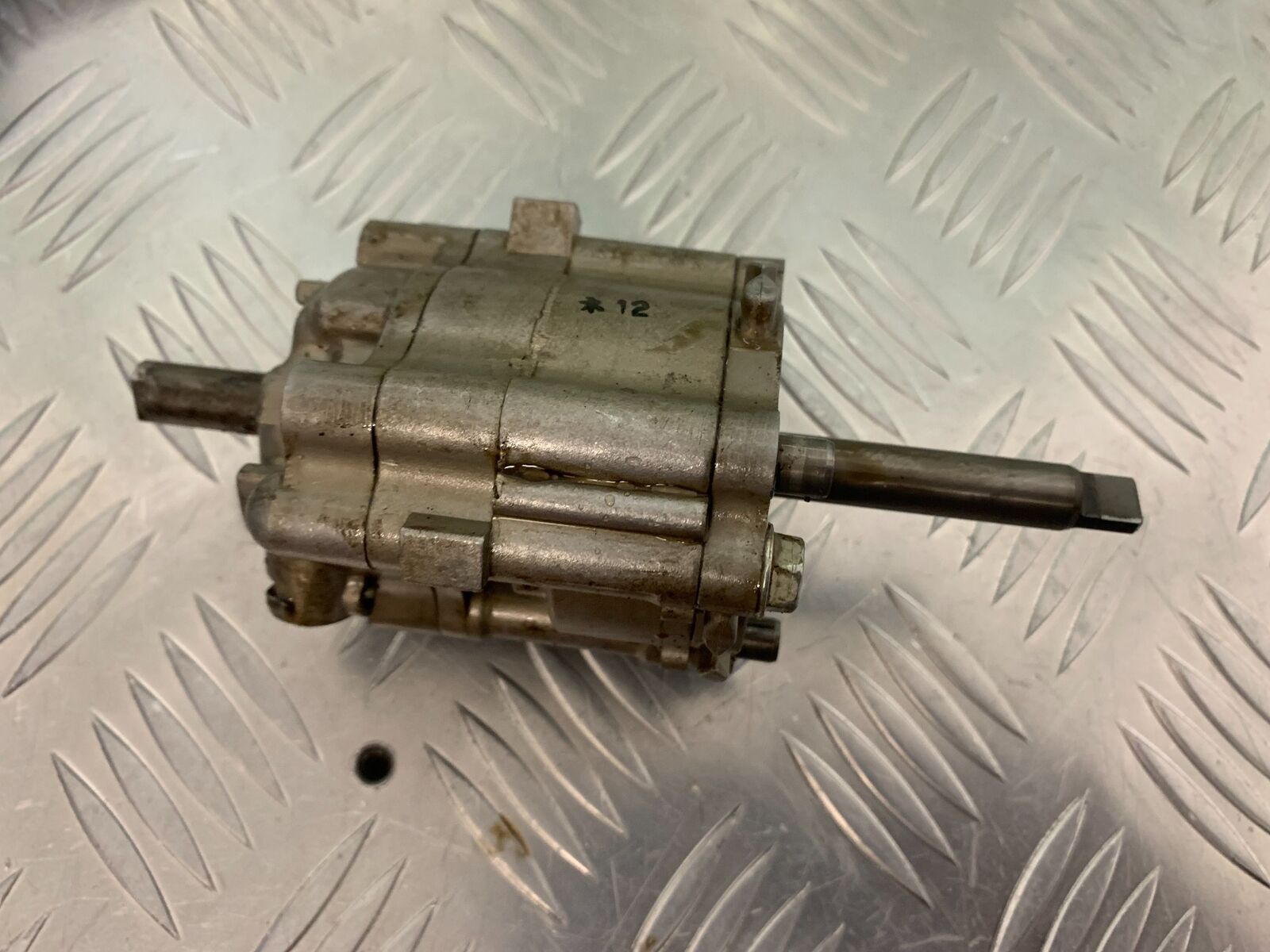 HONDA CBR1100 BLACKBIRD OIL PUMP   YEAR 1999-05 (STOCK 961)