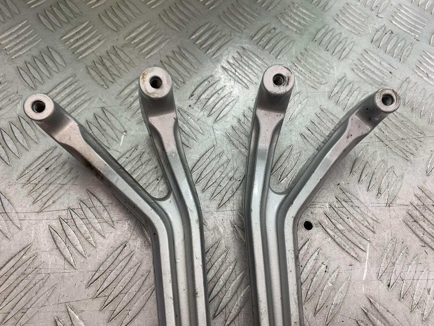 YAMAHA YZF-R125 YZF 125 REAR HANGERS AND PEGS  YEAR 2019-2022 (CMB1263)