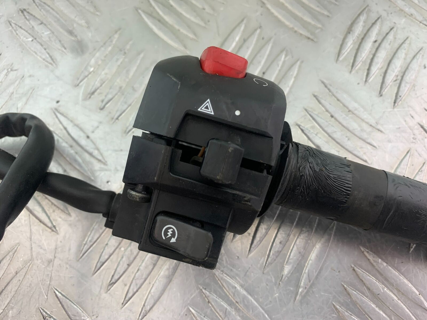SUZUKI DL 650 V-STROM RIGHT SWITCH GEAR  YEAR 2020 (CMB1117)