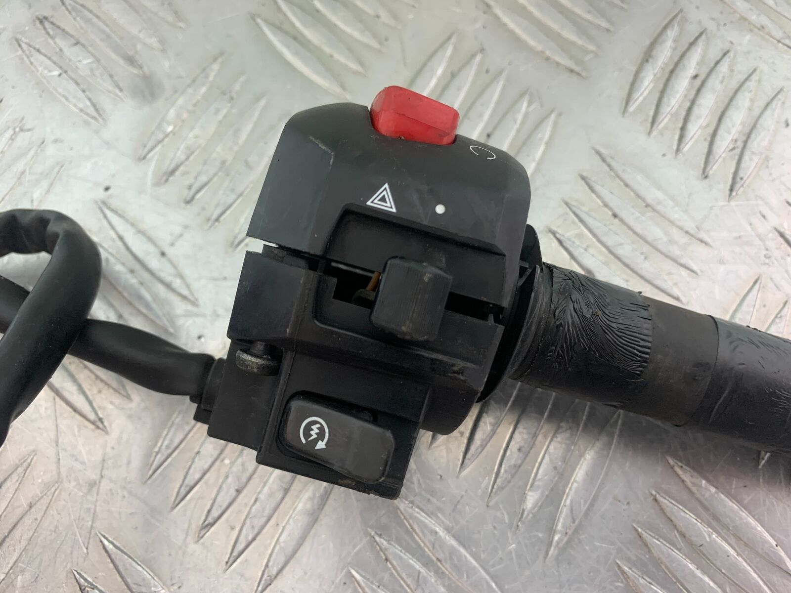 SUZUKI DL 650 V-STROM RIGHT SWITCH GEAR  YEAR 2020 (CMB1117)