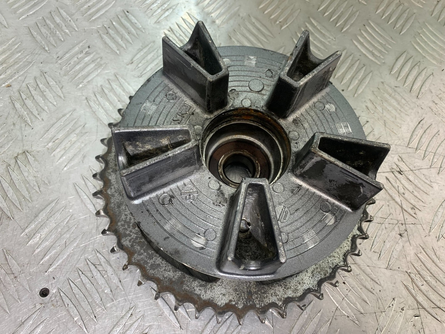 TRIUMPH TROPHY 900 SPROCKET CARRIER  YEAR 1991-95 (CMB1251)