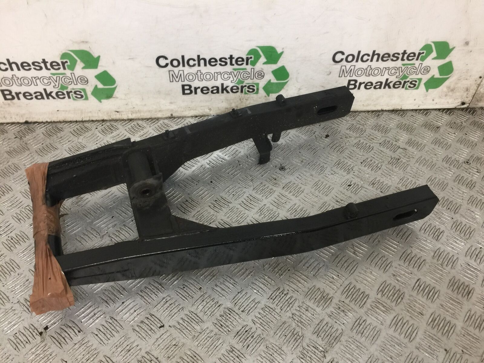 KAWASAKI Z800 Z 800 SWINGARM   YEAR 2015  (STOCK 874)