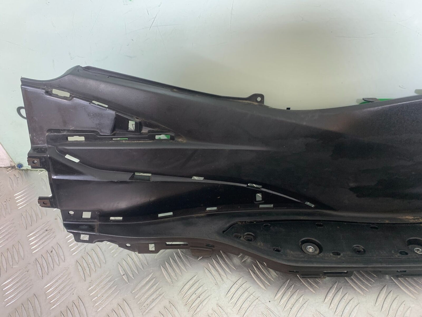 SUZUKI AN400 AN 400 BURGMAN RIGHT FOOTBOARD  YEAR 2017-2024 (CMB1118)
