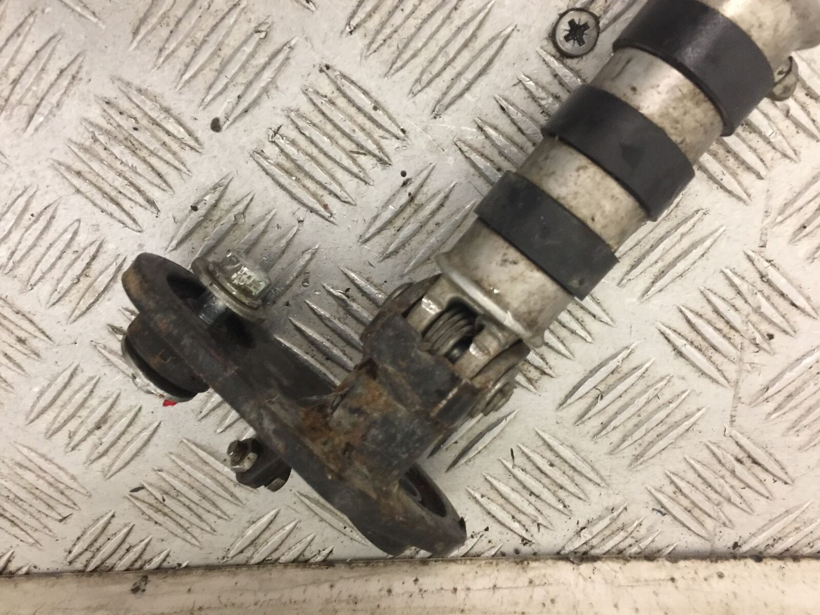 HONDA VT600 VT 600 SHADOW FRONT LEFT HANGER & PEG   YEAR 1992-1997 (STOCK 833)