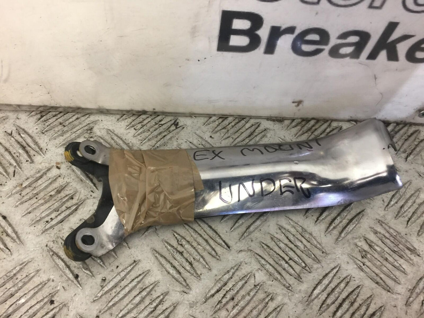 DUCATI 1299 PANIGALE SILENCER BRACKET  YEAR 2016