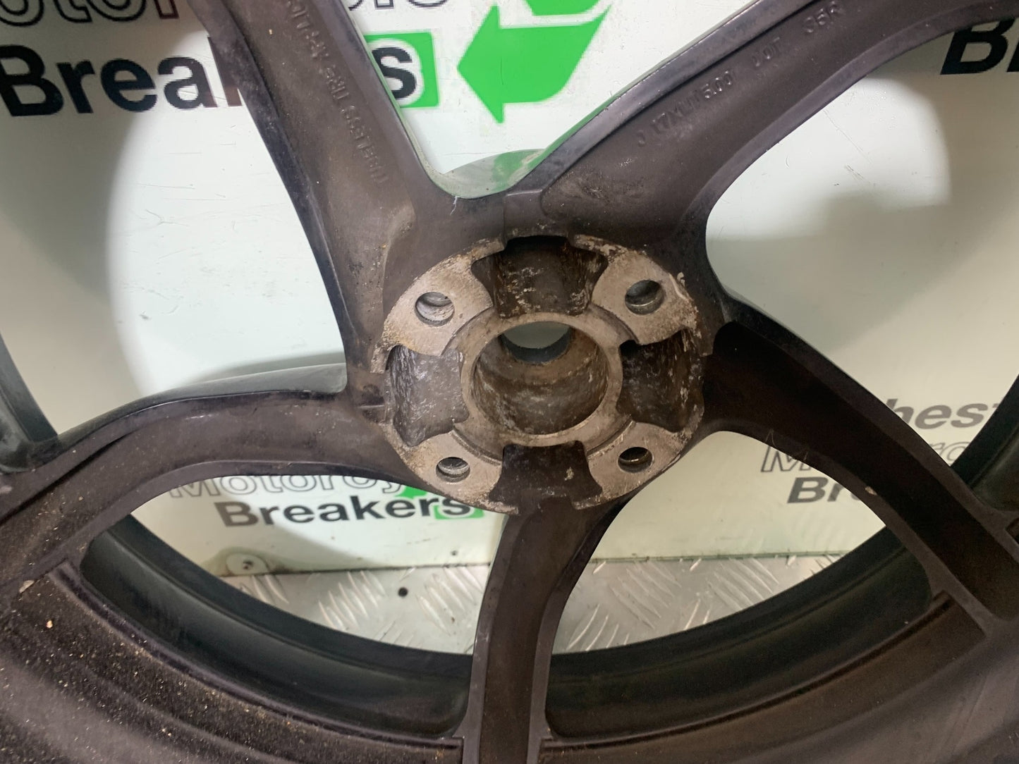 HONDA VFR750 VFR 750 F REAR WHEEL   YEAR 1994-1997 (CMB1156)