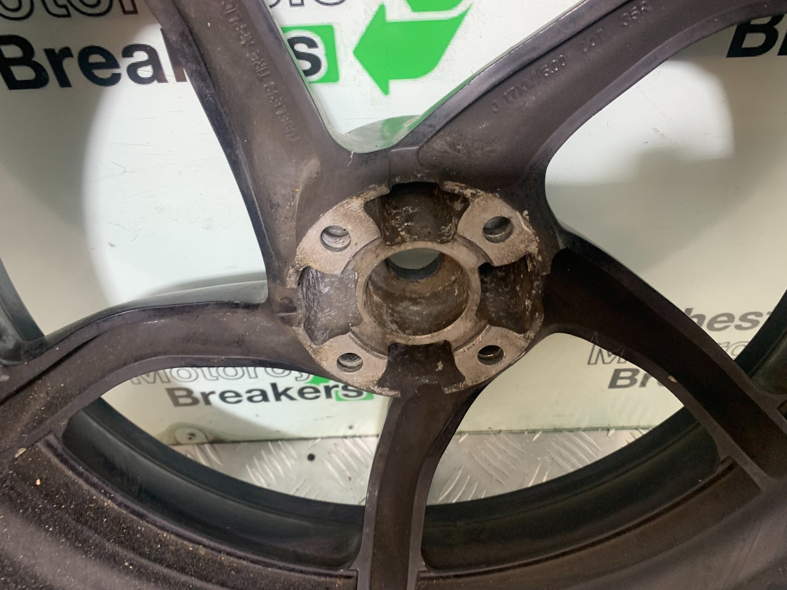 HONDA VFR750 VFR 750 F REAR WHEEL   YEAR 1994-1997 (CMB1156)