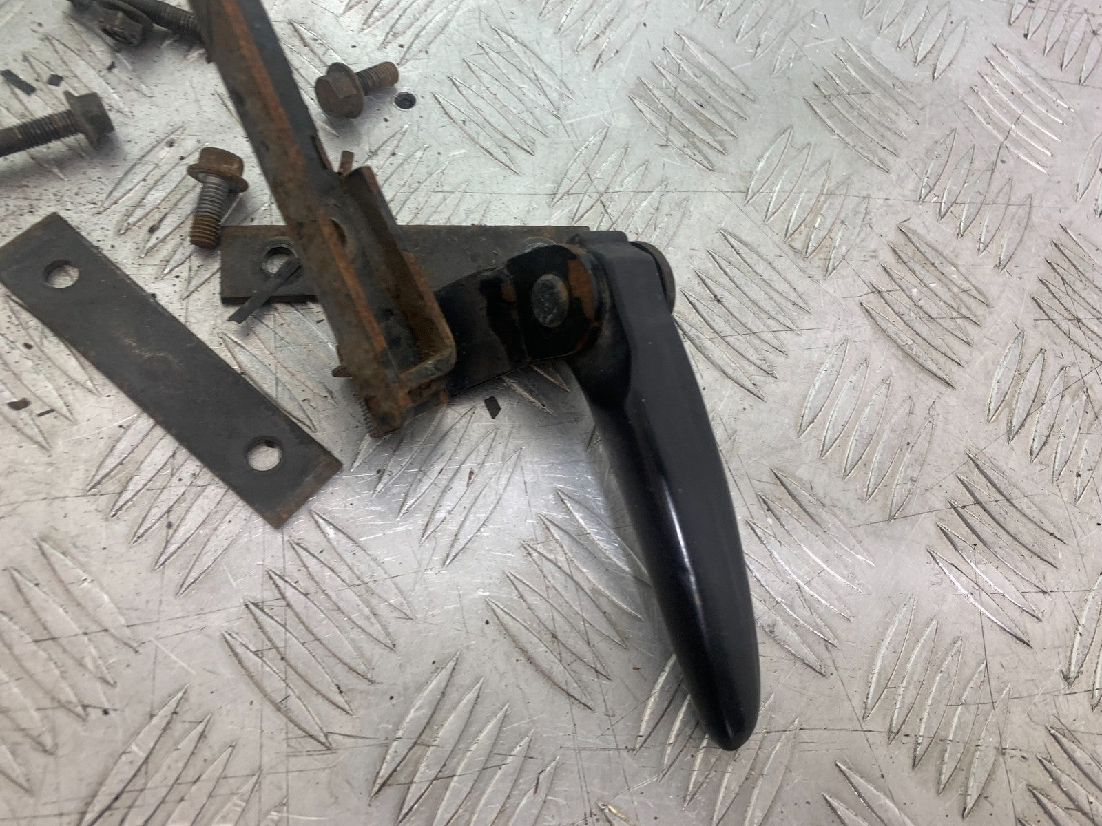 TRIUMPH 955i SPRINT ST PANNIERS TOP BOX RACK KEYS 1999-2004 (CMB1176)