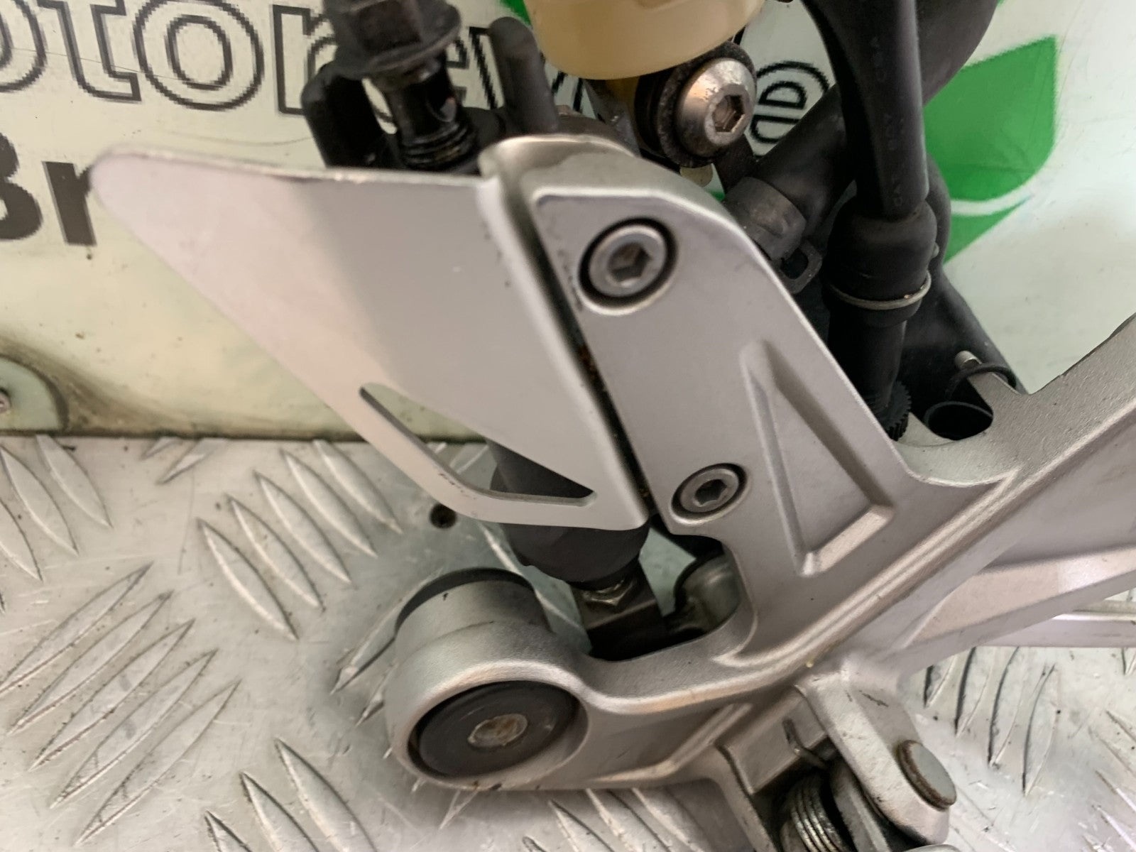 HONDA CBR1000 RR FRONT RIGHT HANGER  YEAR 2008-2011 (CMB1330)