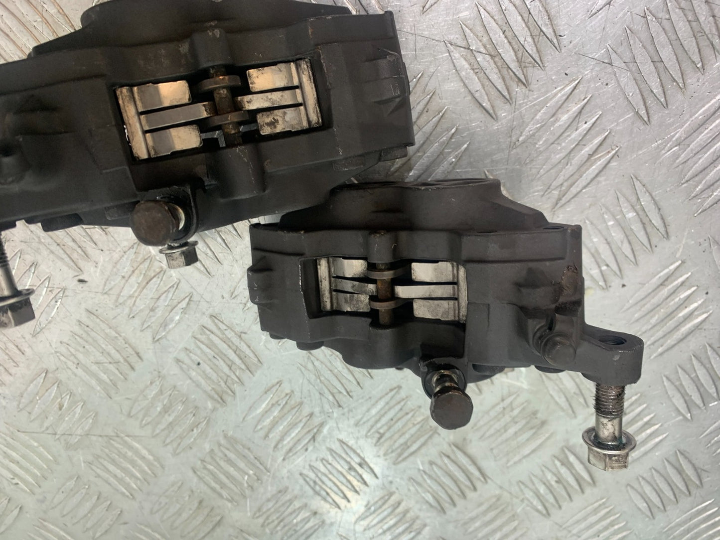 TRIUMPH 1050 SPRINT ST FRONT BRAKE CALIPERS  YEAR 2004-2007 (CMB1197)