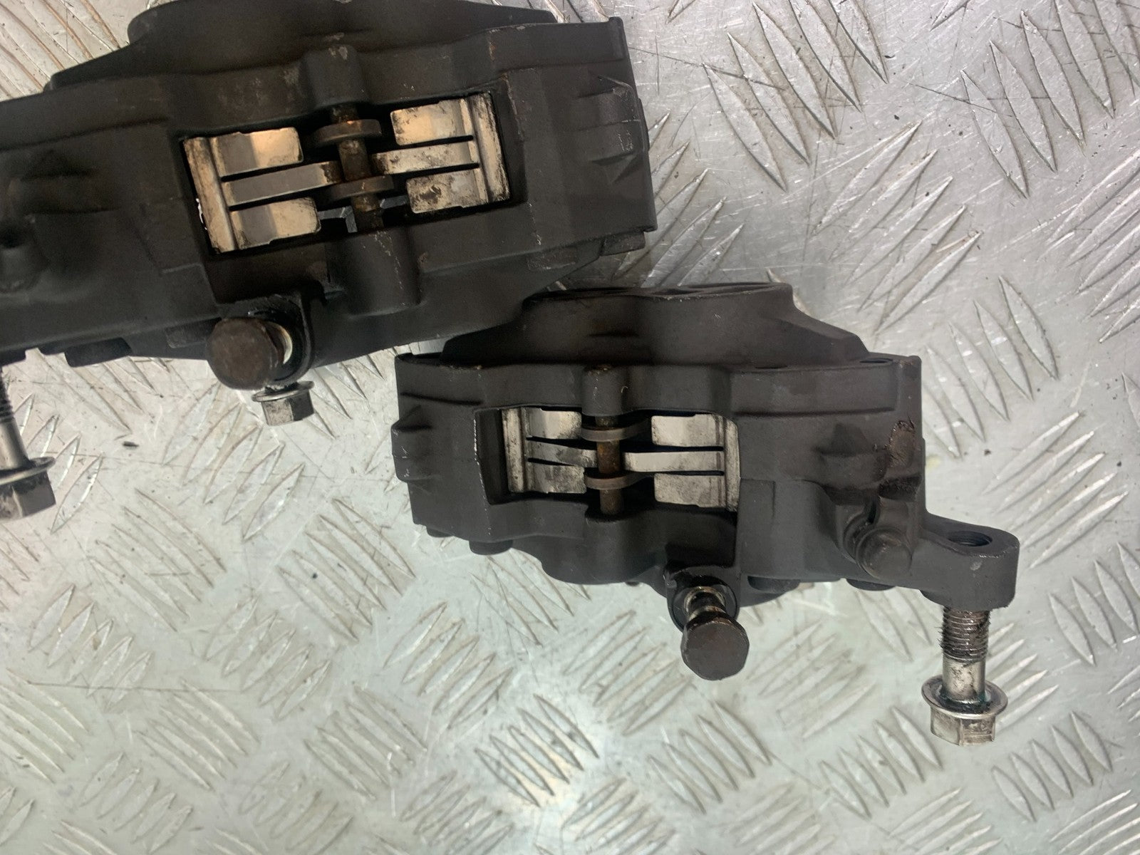 TRIUMPH 1050 SPRINT ST FRONT BRAKE CALIPERS  YEAR 2004-2007 (CMB1197)