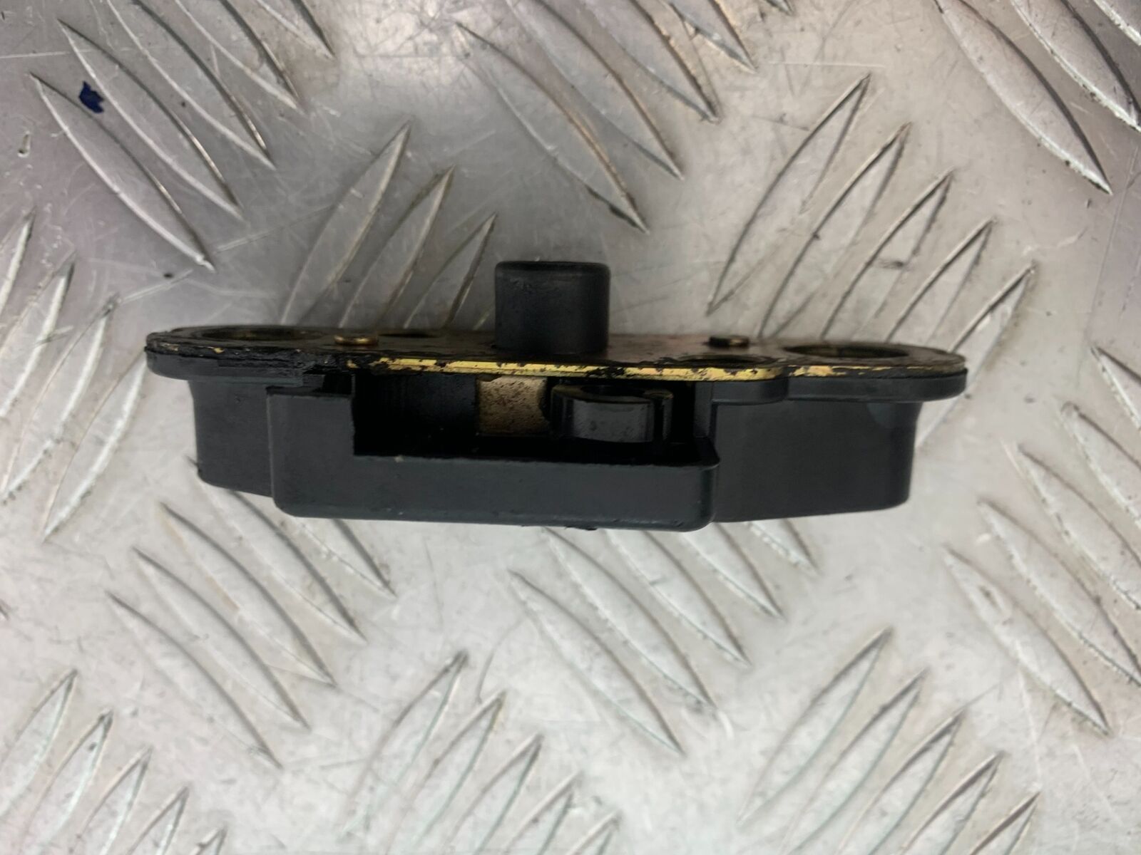SUZUKI GSF600 GSF 600 BANDIT SEAT CATCH  YEAR 2001-2003 (CMB1102)