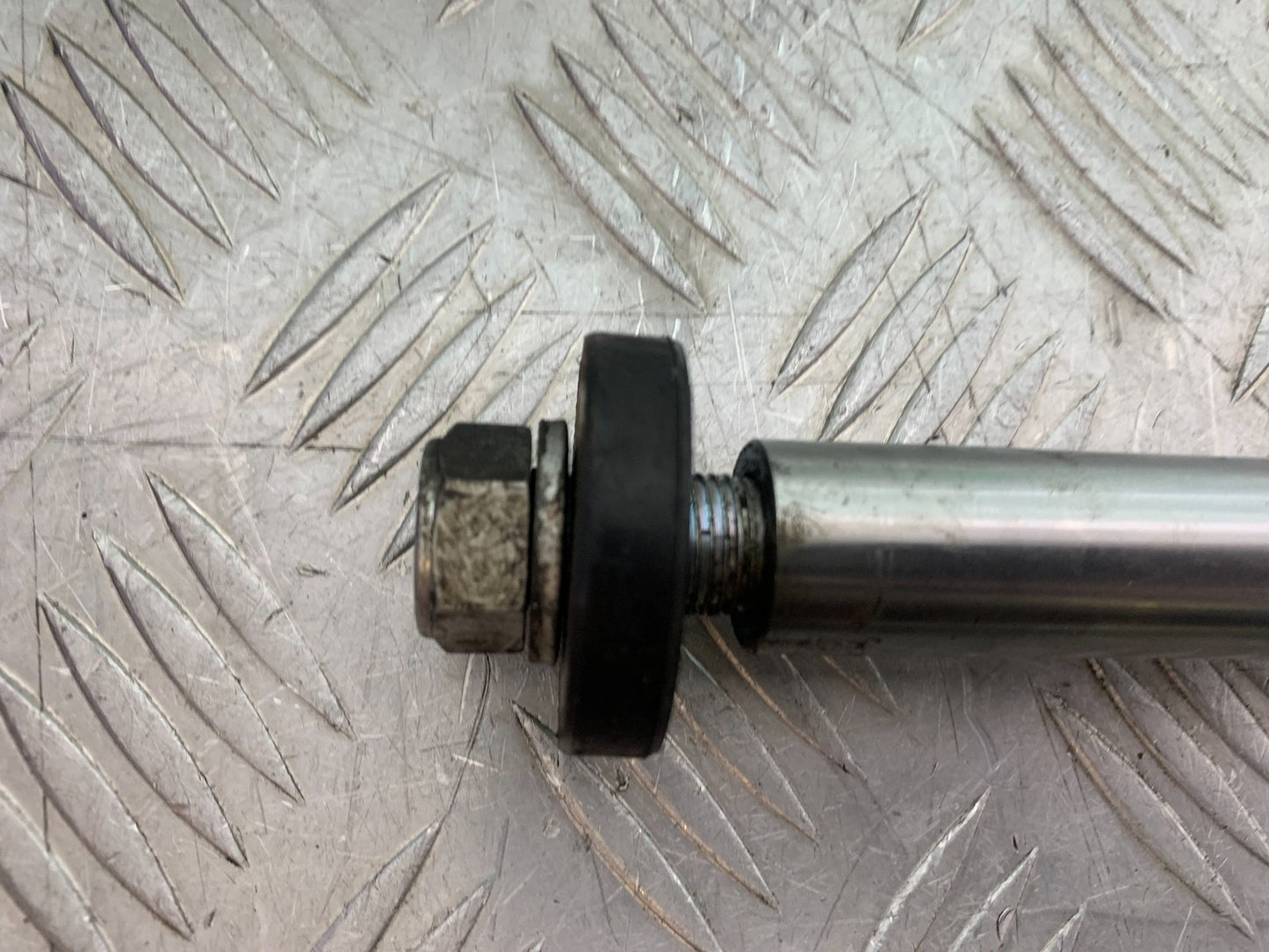 YAMAHA XVS 1300 MIDNIGHT STAR SWINGARM SPINDLE  YEAR 2007-16 (CMB1200)