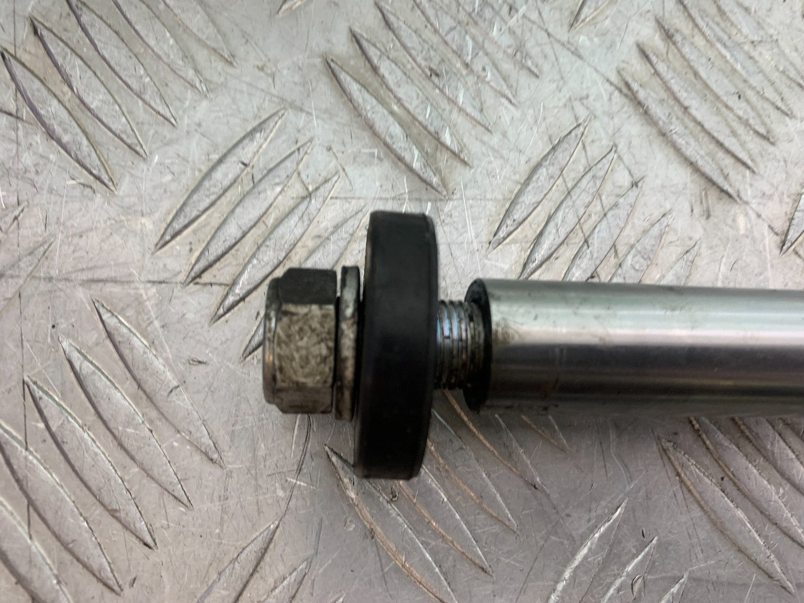 YAMAHA XVS 1300 MIDNIGHT STAR SWINGARM SPINDLE  YEAR 2007-16 (CMB1200)