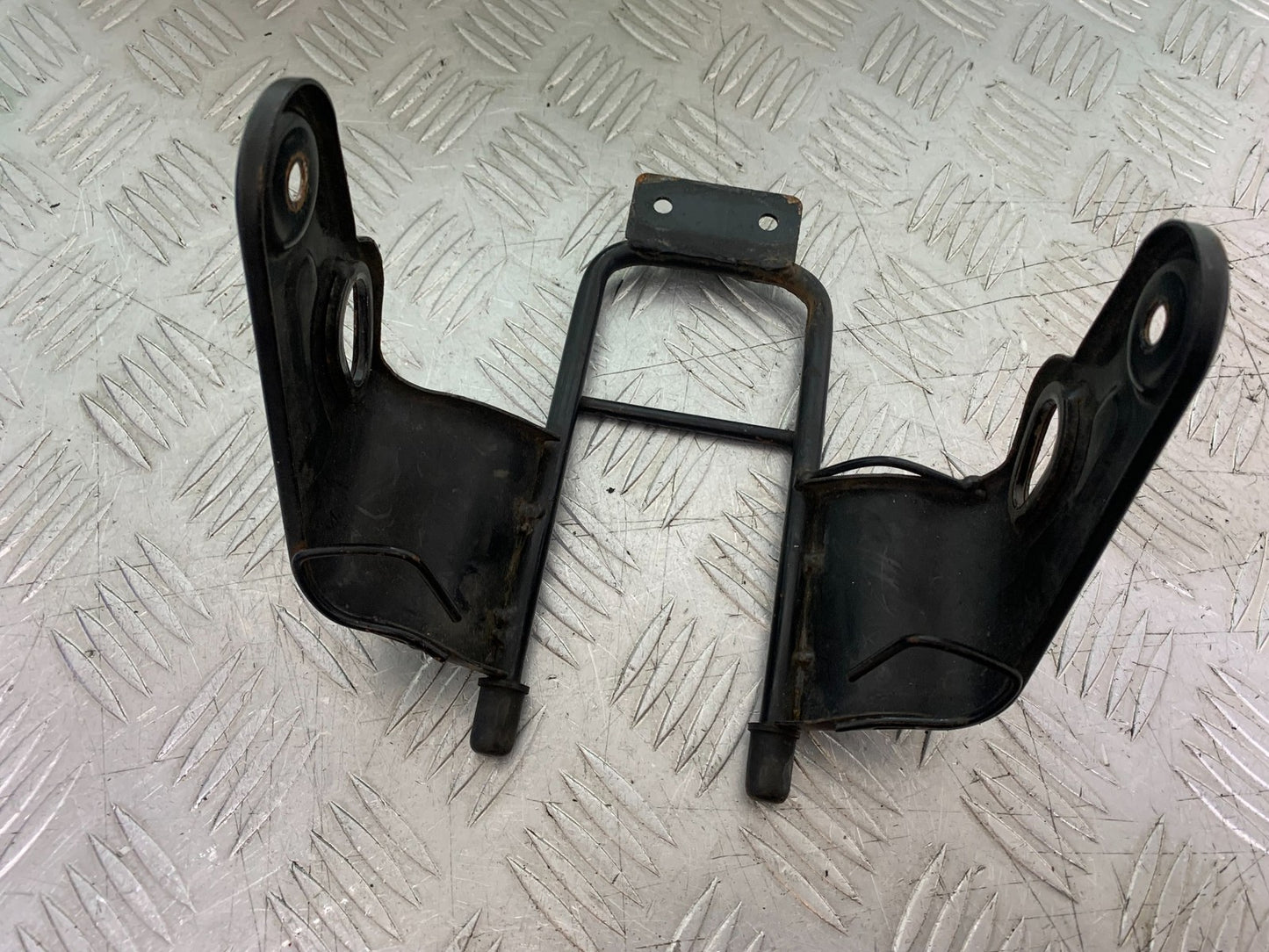 YAMAHA YBR125 YBR 125 HEADLIGHT BRACKET  YEAR 2010-2017 (CMB1252)