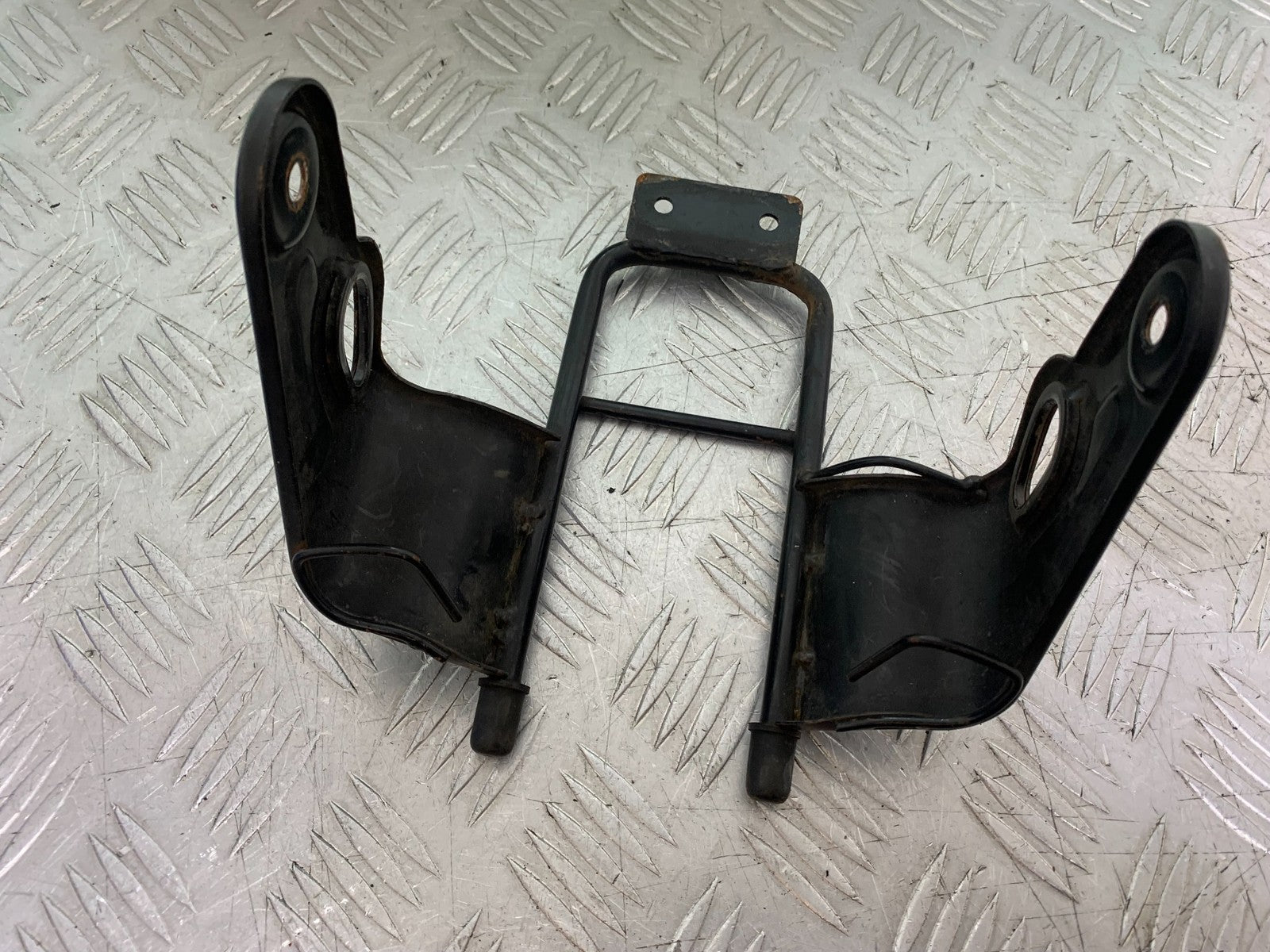 YAMAHA YBR125 YBR 125 HEADLIGHT BRACKET  YEAR 2010-2017 (CMB1252)