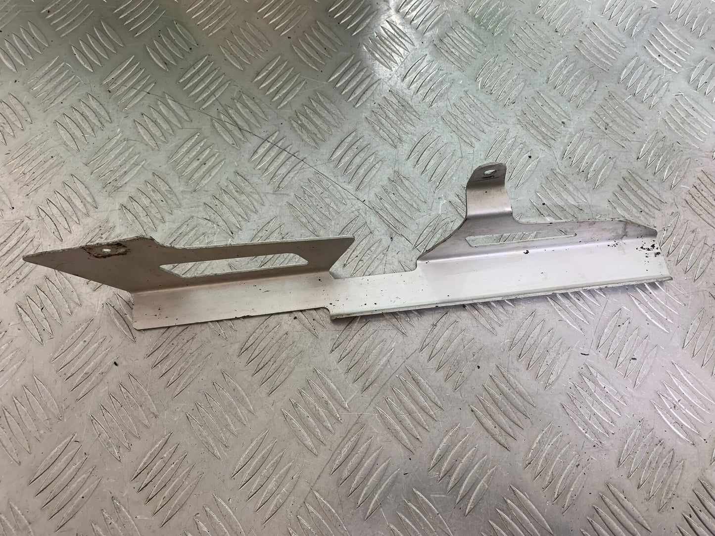 YAMAHA XJR1300 XJR 1300 CHAIN GUARD  YEAR 1999-2003 (CMB1119)