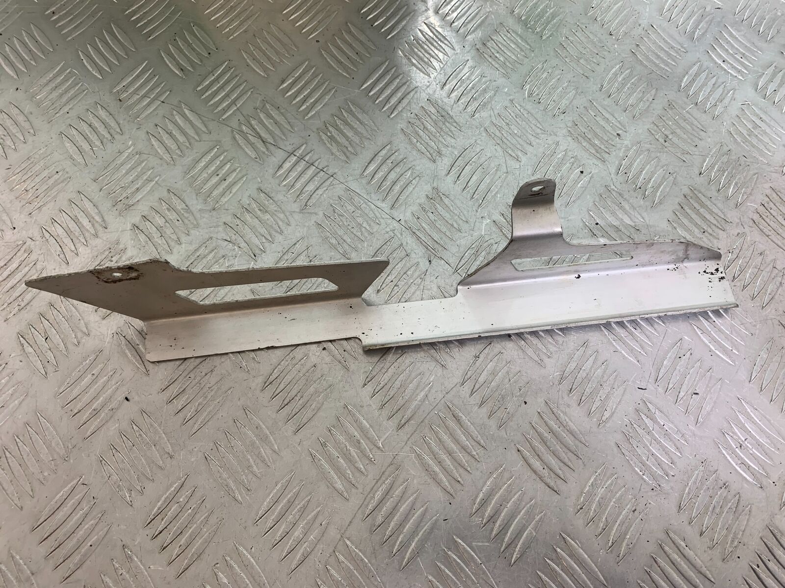 YAMAHA XJR1300 XJR 1300 CHAIN GUARD  YEAR 1999-2003 (CMB1119)