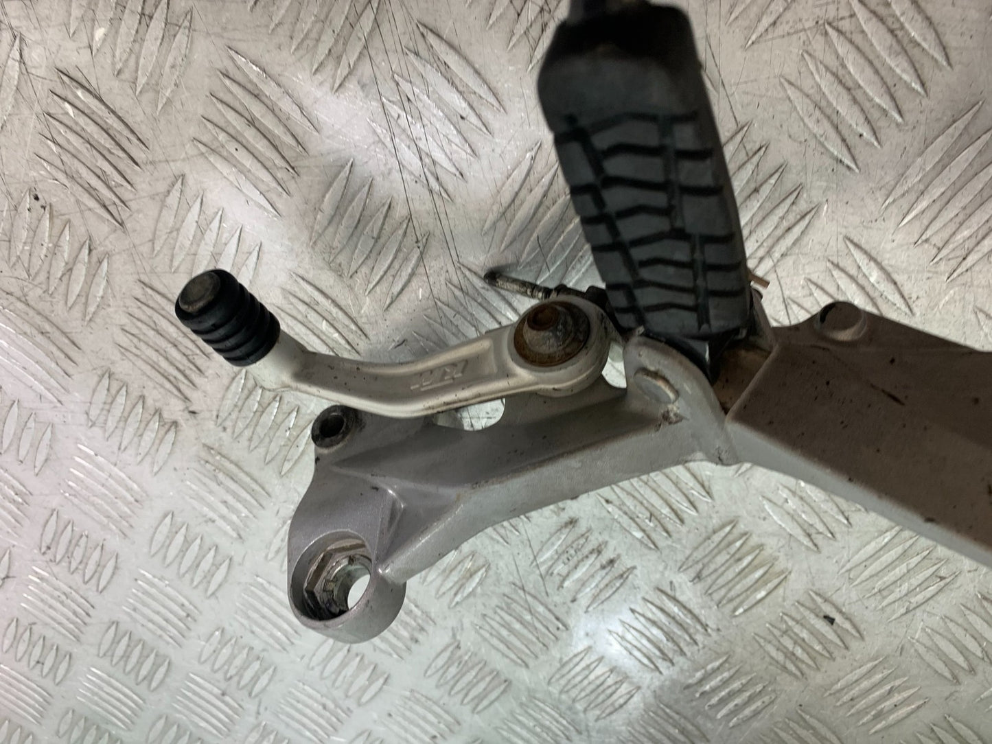 KTM DUKE 125 RIGHT HANGER  YEAR 2012-2016 (CMB1317)