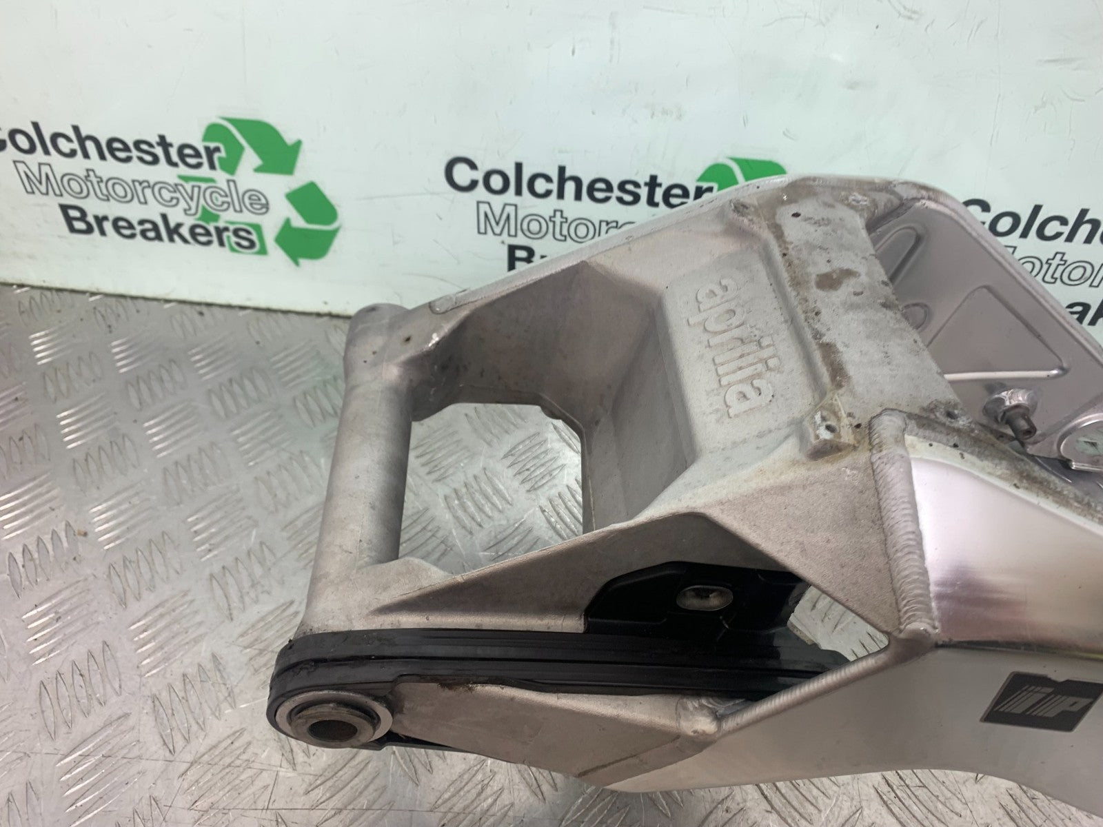 APRILIA RSV1000 R FACTORY MILLE SWINGARM  2004-09 (CMB1203)