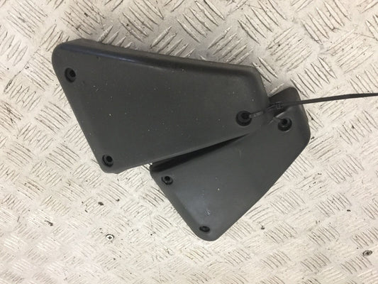YAMAHA FZS600 FAZER 600 LEFT AND RIGHT AIRBOX COVERS  YEAR 1998-2001 (STOCK 844)
