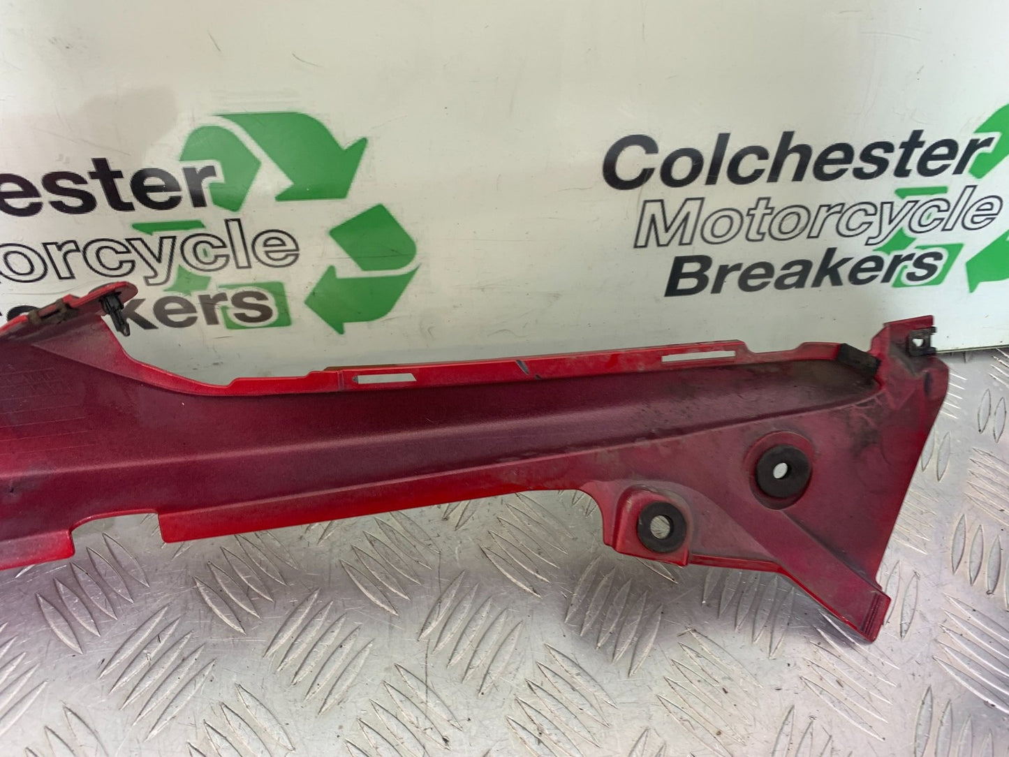 SUZUKI GW250 GW 250 INAZUMA RIGHT SEAT PANEL  YEAR 2013-2018  (CMB1205)