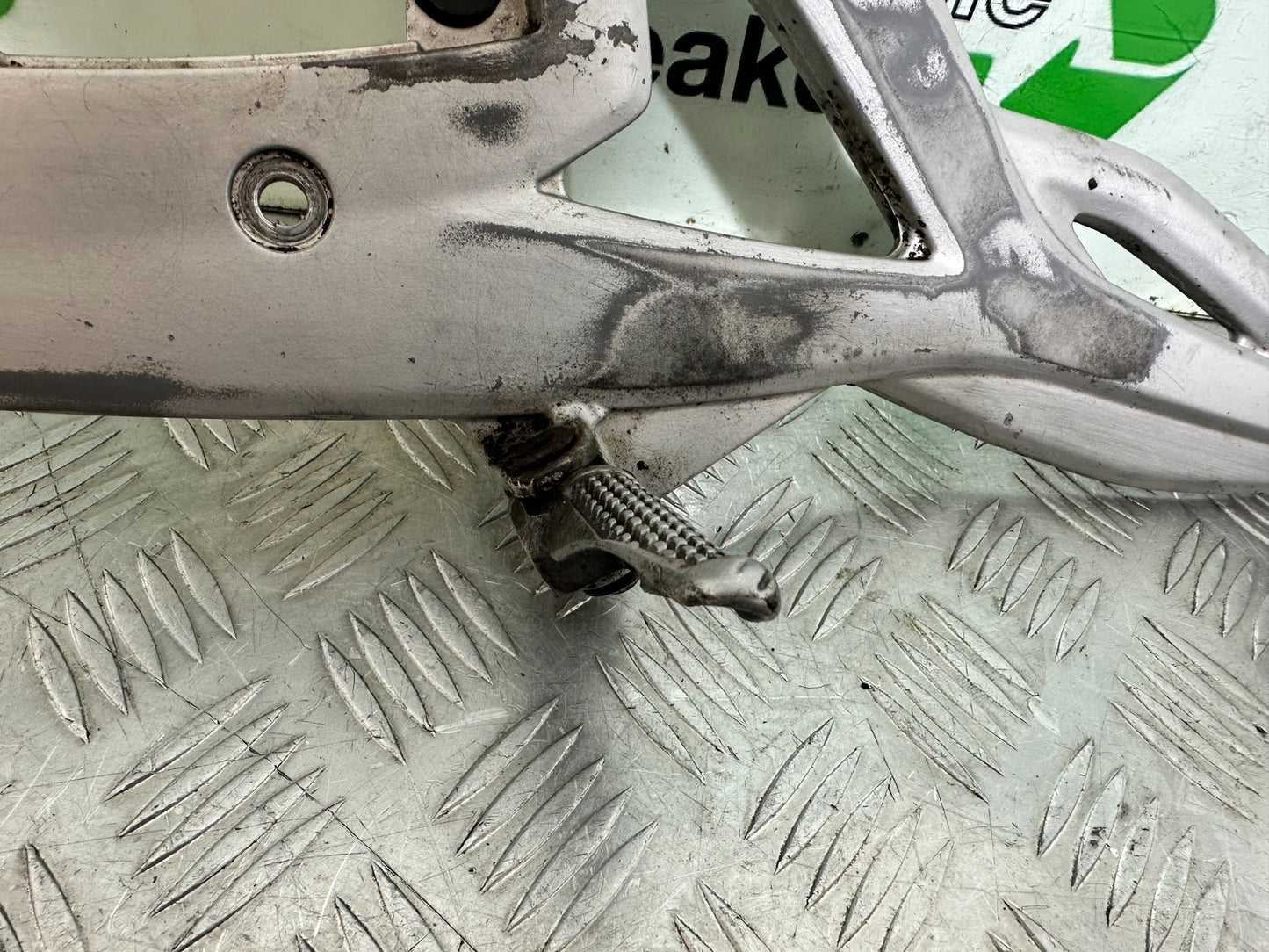 KAWASAKI ER6 F ER6F LEFT HANGER AND PEGS YEAR 2005-2008 (CMB1178)