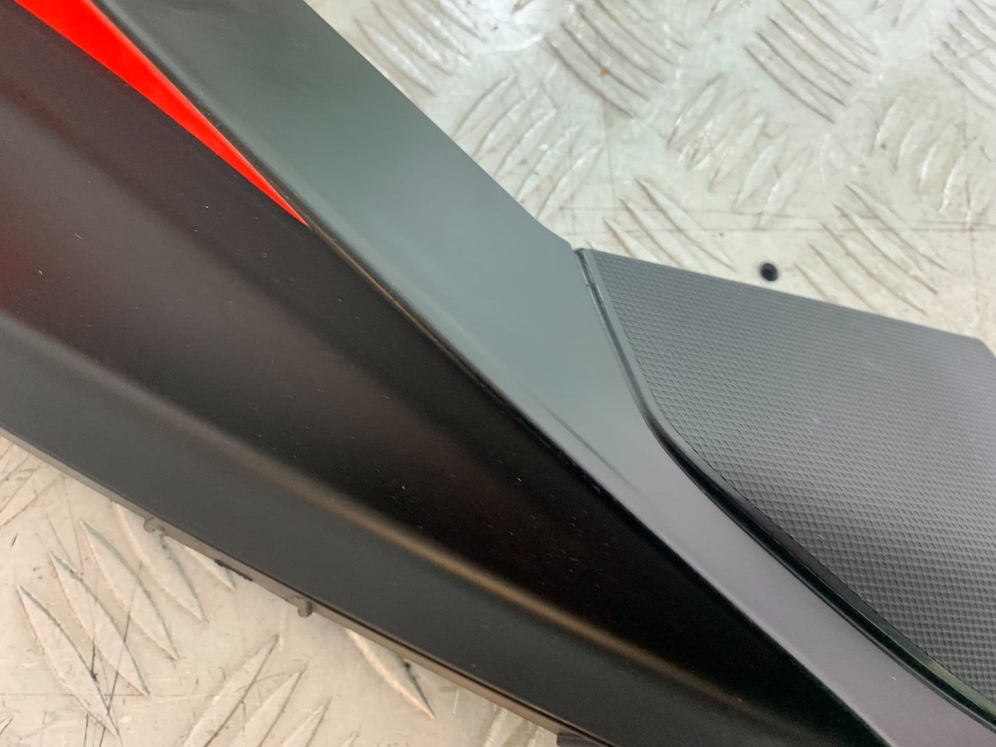 APRILIA RSV4 FACTORY LEFT AIR TUBE COVER  YEAR 2009-2012 (CMB1224)