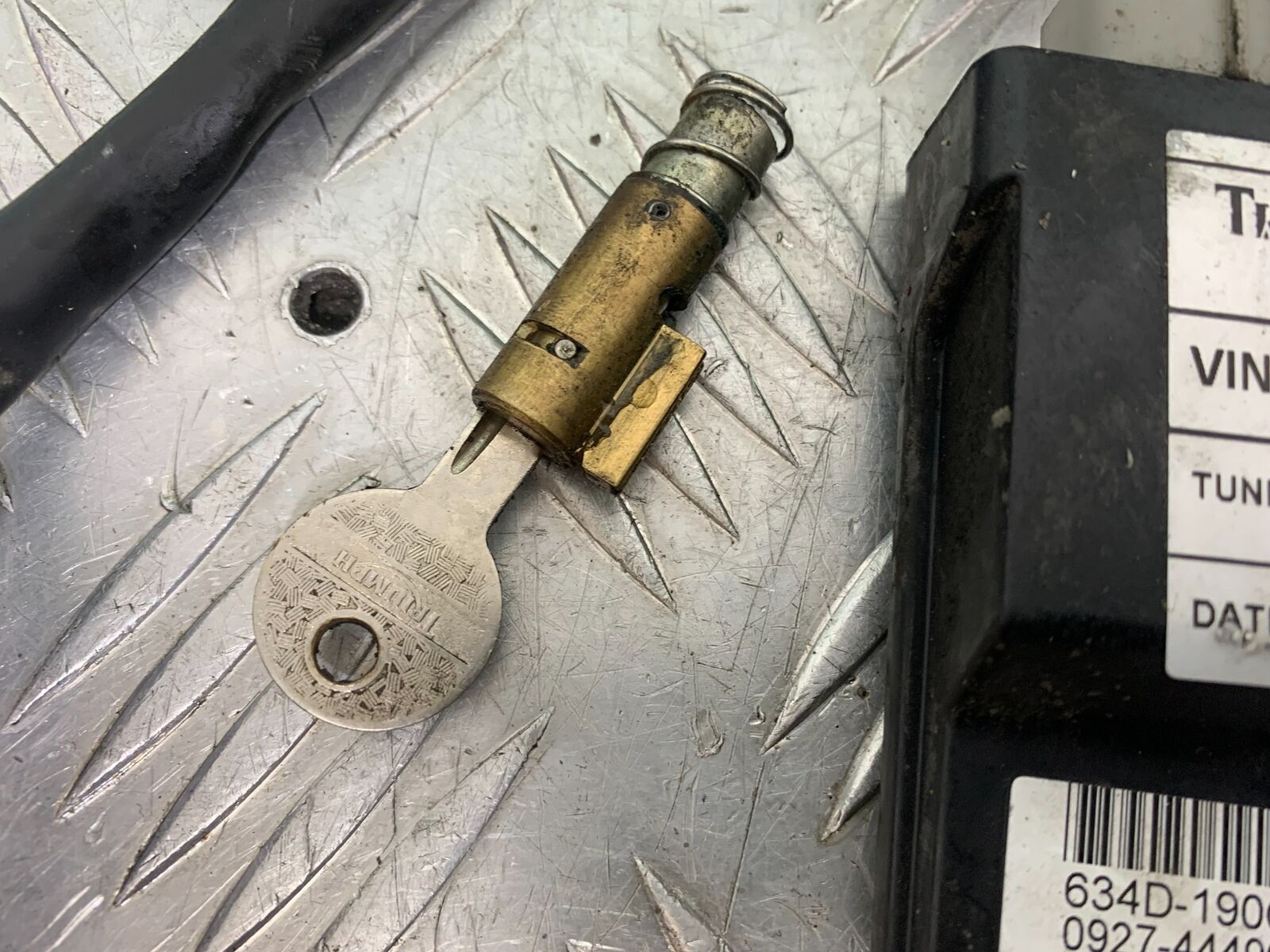TRIUMPH THUNDERBIRD 1600 ECU LOCKS KEY  YEAR 2011 (CMB1107)