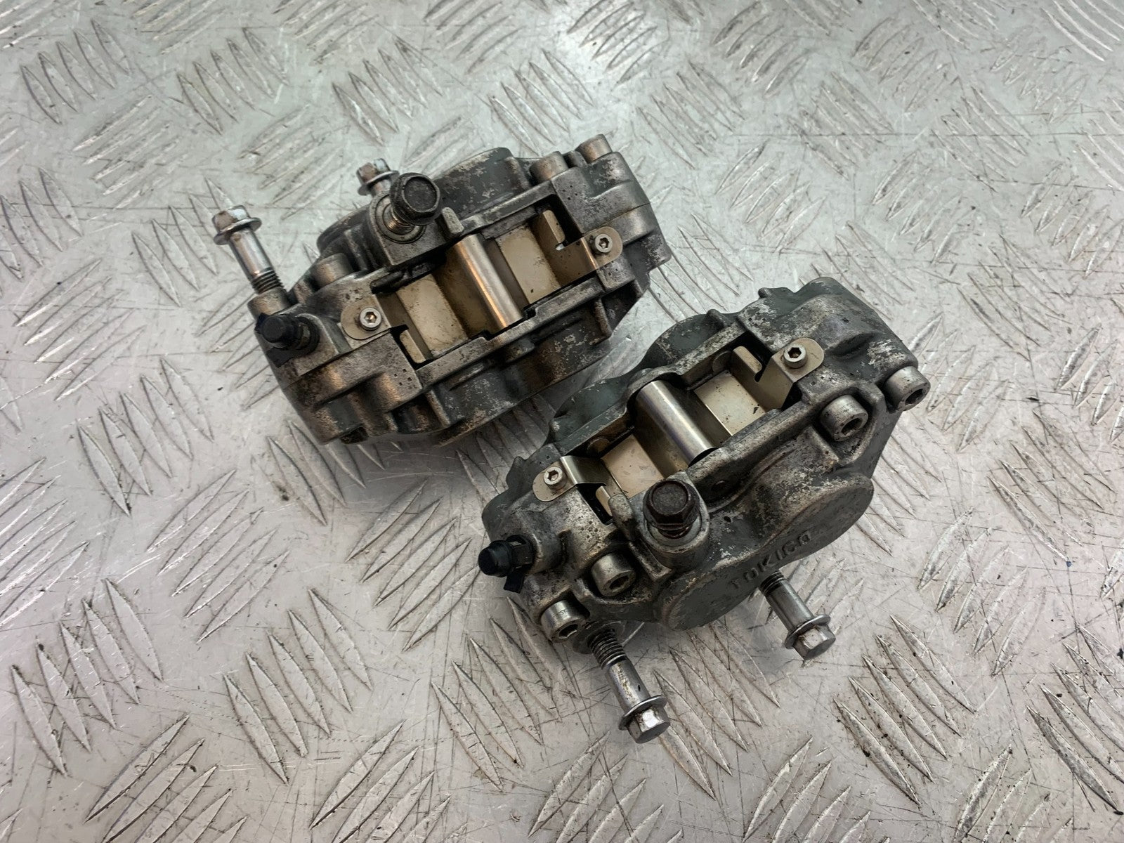 KAWASAKI ZZR1100 D FRONT BRAKE CALIPERS YEAR 1993-2001 (CMB1289)