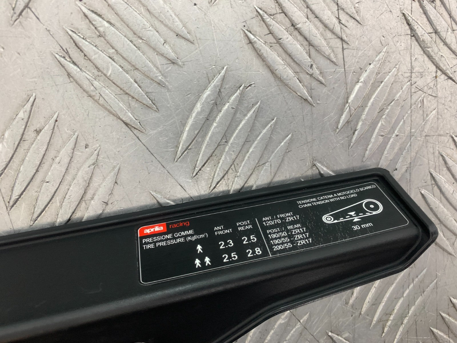 APRILIA TUONO 1000 V4R CHAIN GUARD   YEAR 2011-13  (CMB1331)