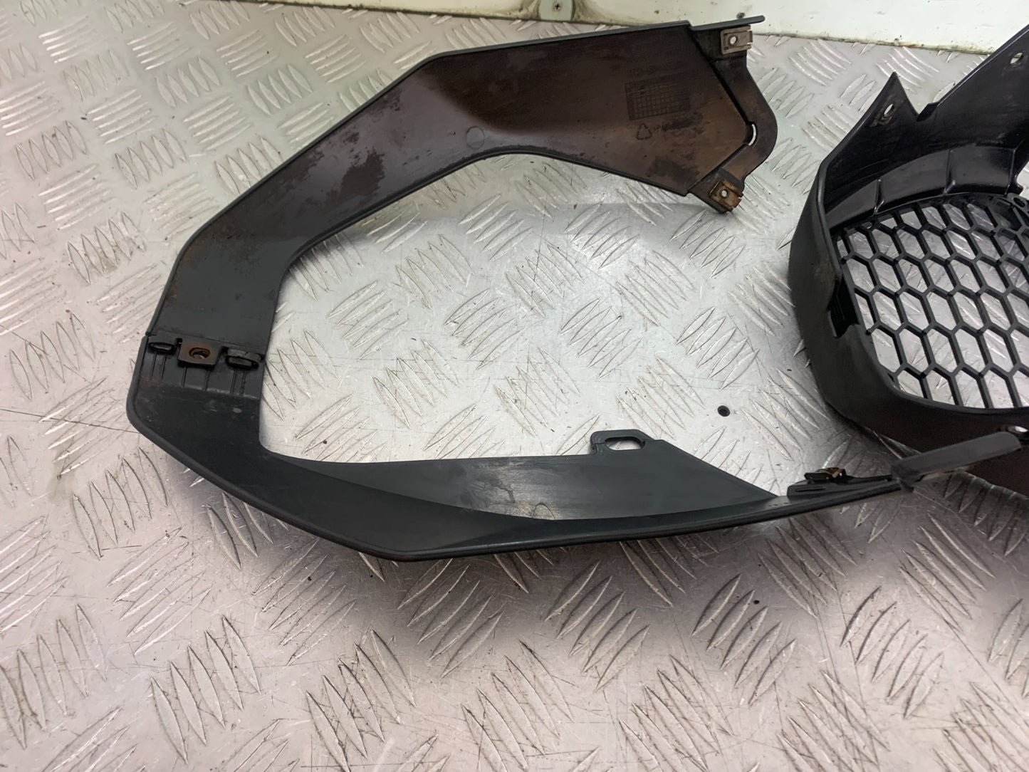 APRILIA TUONO 1000 V4R BELLYPAN YEAR 2011-13  (CMB1331)
