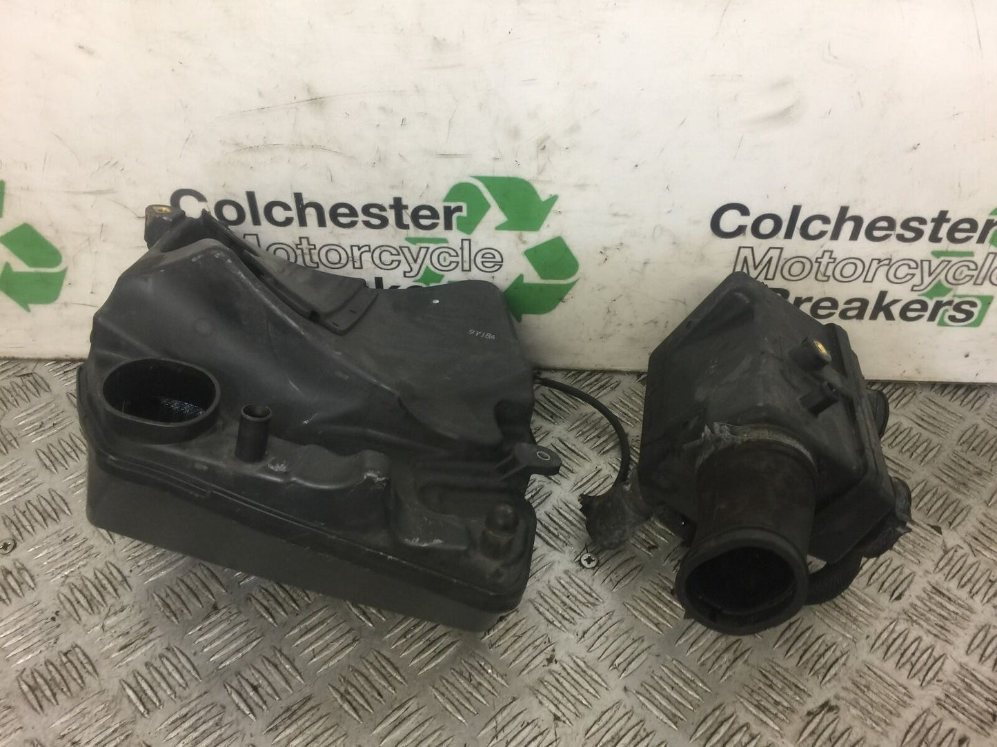 SUZUKI 650 BURGMAN AIRBOX   YEAR 2006-2012 (STOCK 471)