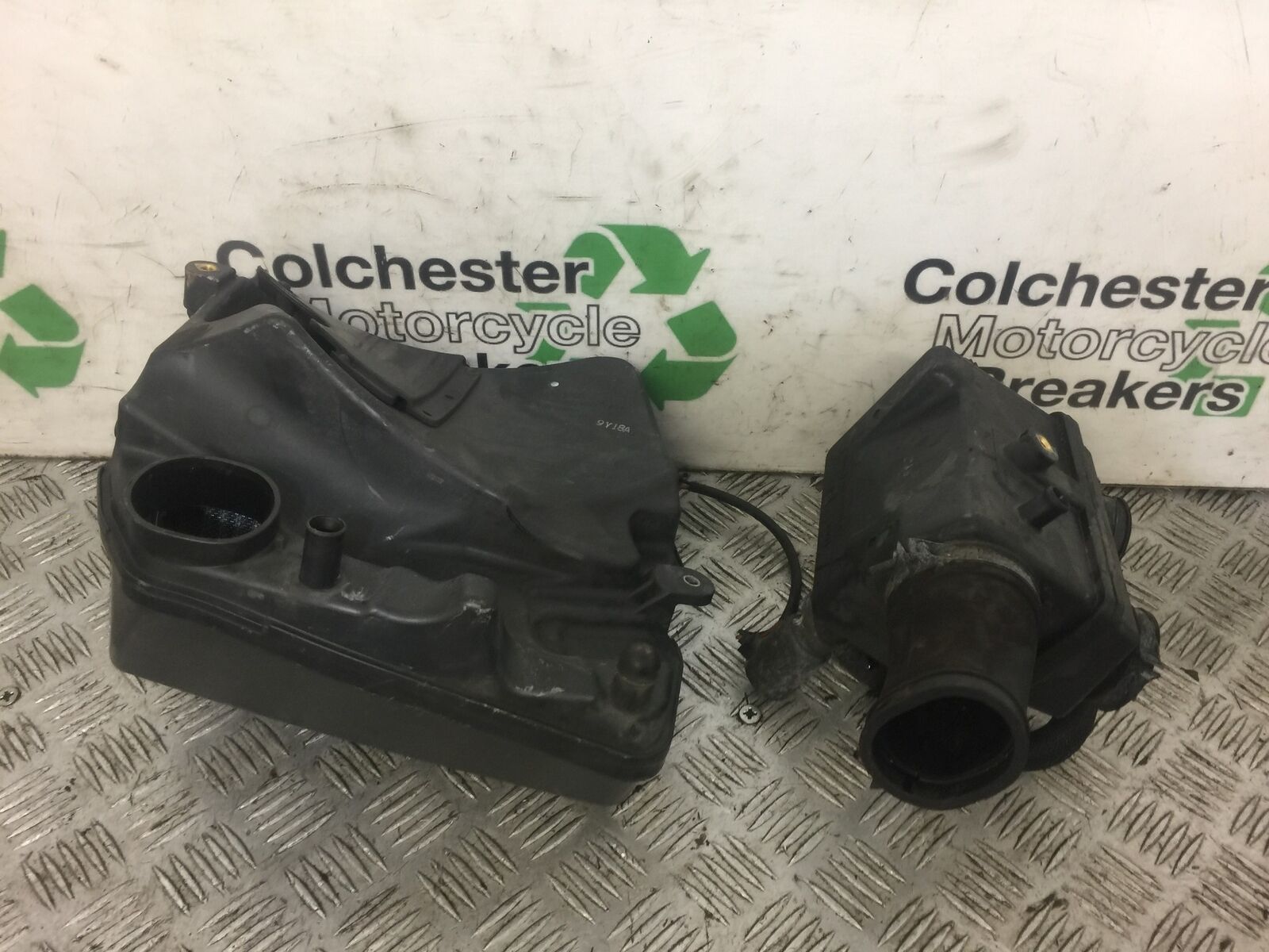 SUZUKI 650 BURGMAN AIRBOX   YEAR 2006-2012 (STOCK 471)